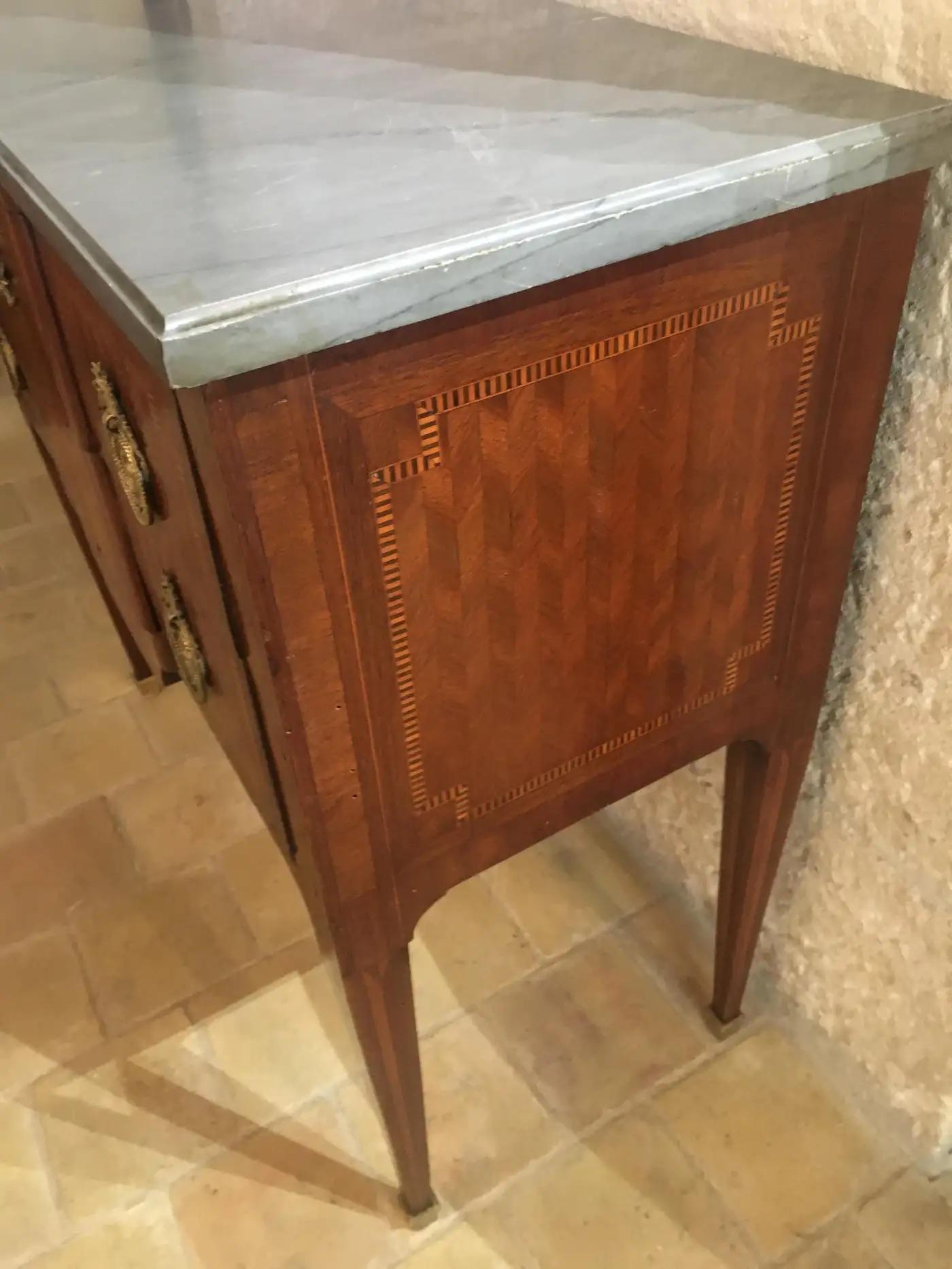 Commode, cassettiera o comò francese in stile Luigi XVI del XIX secolo, firmato in vendita 4