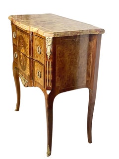 Petite commode Sauteuse de style Louis XVI du 19ème siècle