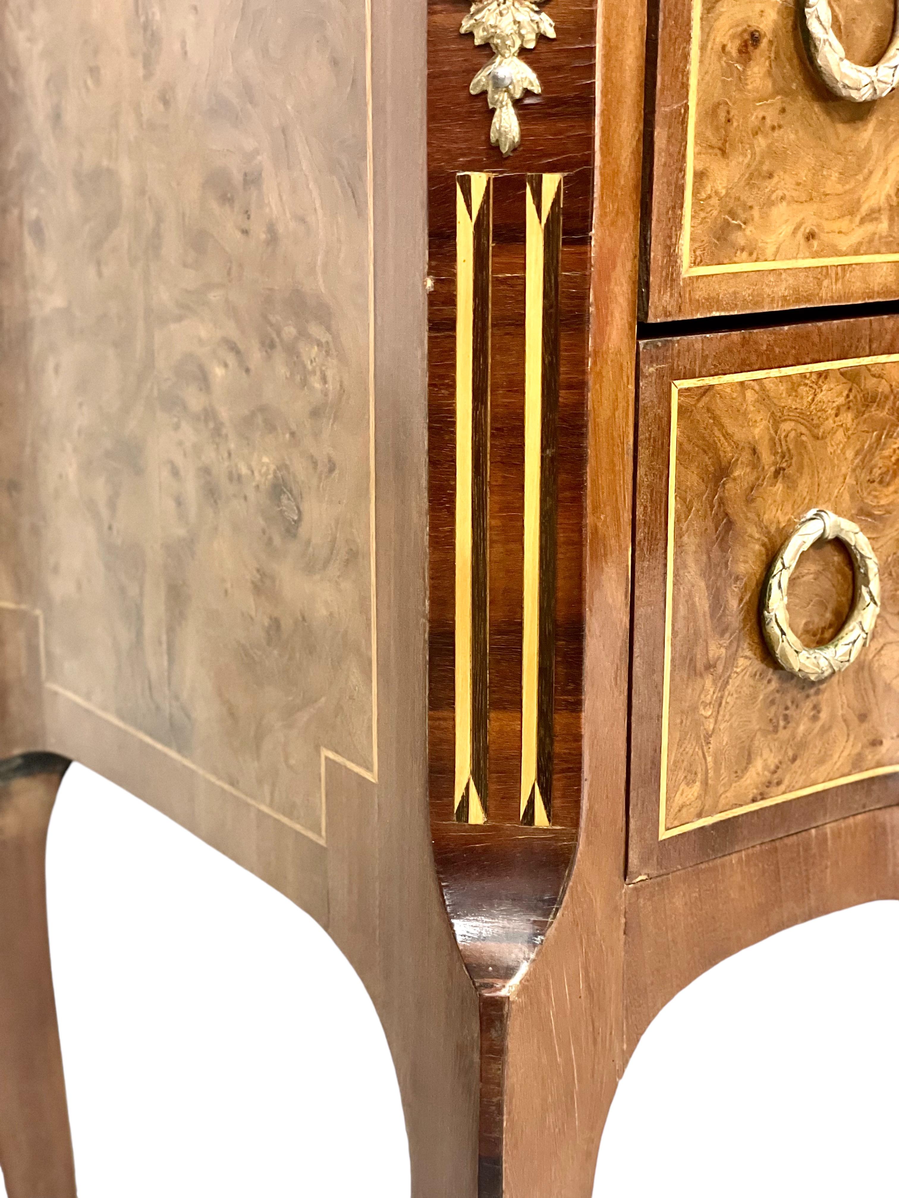Petite Commode 'Sauteuse' in stile Luigi XVI del XIX secolo in vendita 2