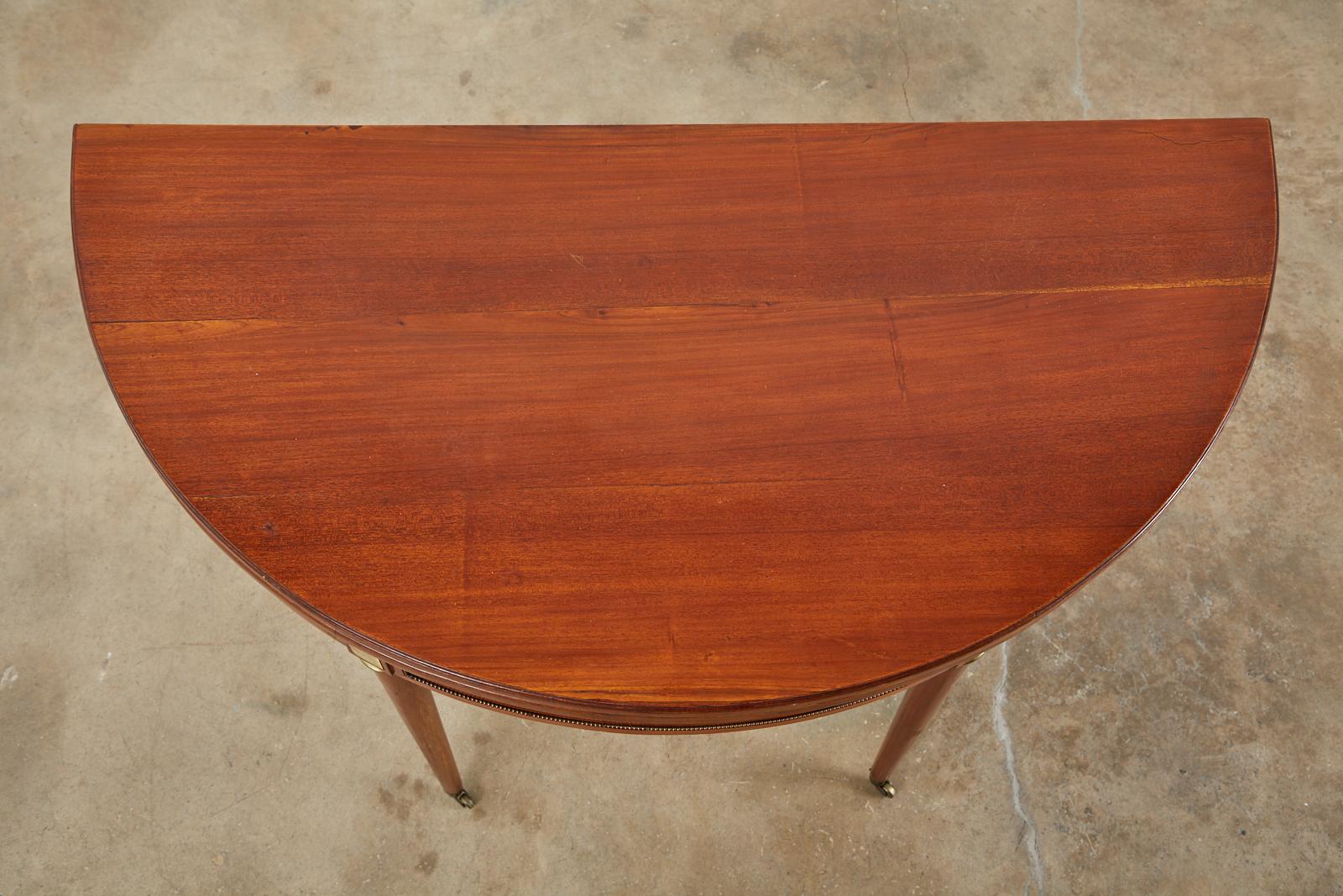 Mesa de juego abatible de estilo Luis XVI francés del siglo XIX en venta 7