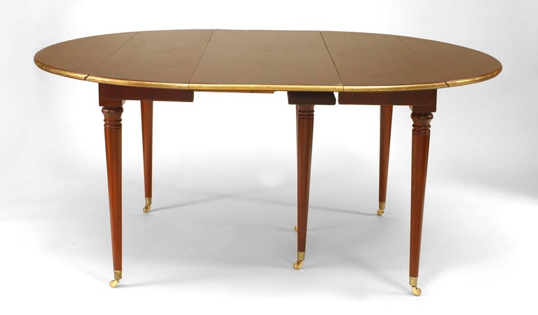 French Louis XVI Mahogany Round Dining Table In Good Condition For Sale In New York, NY