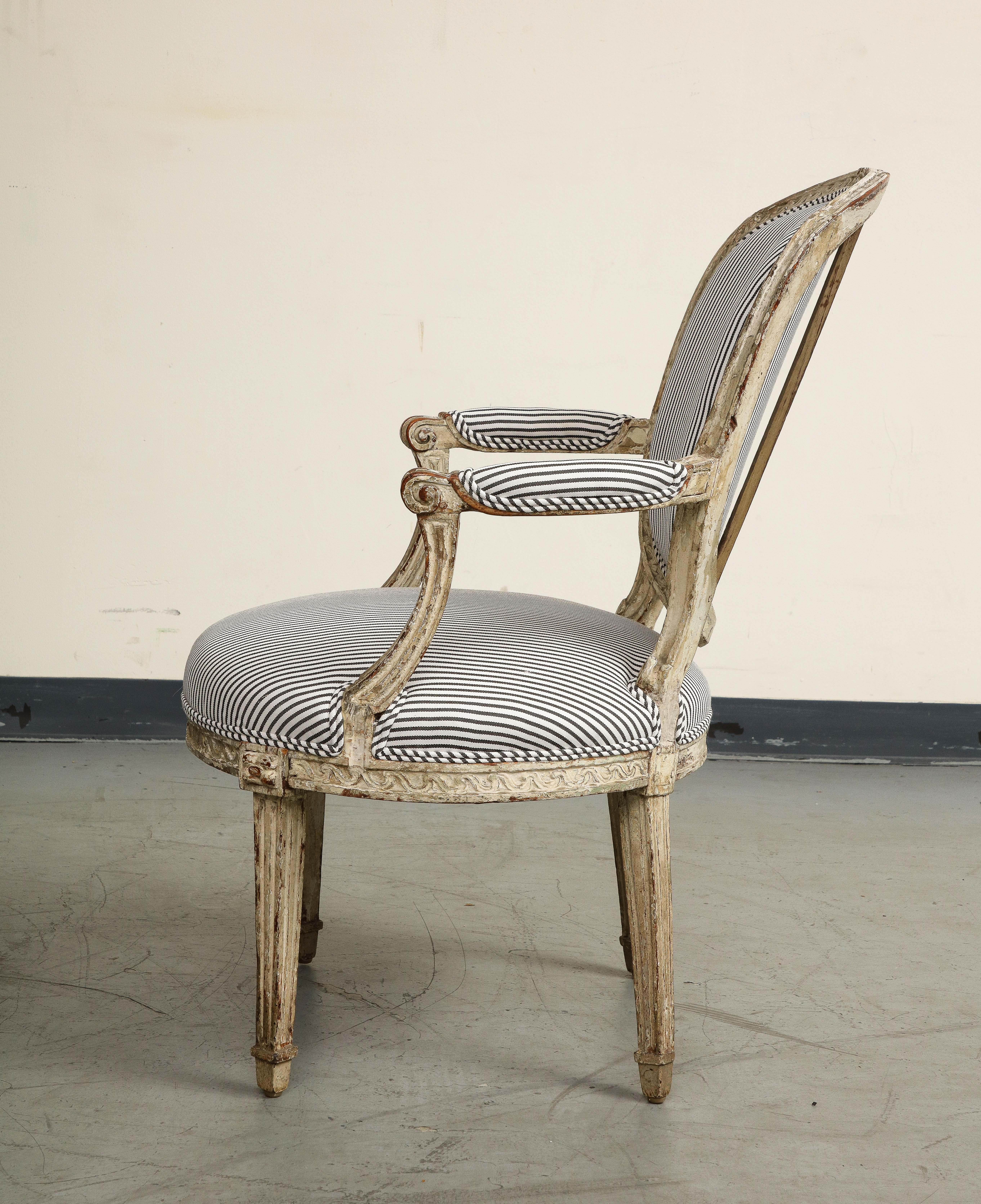 19th Century French Louis XVI Style Fauteuil Chair in Striped Linen Upholstery For Sale 3
