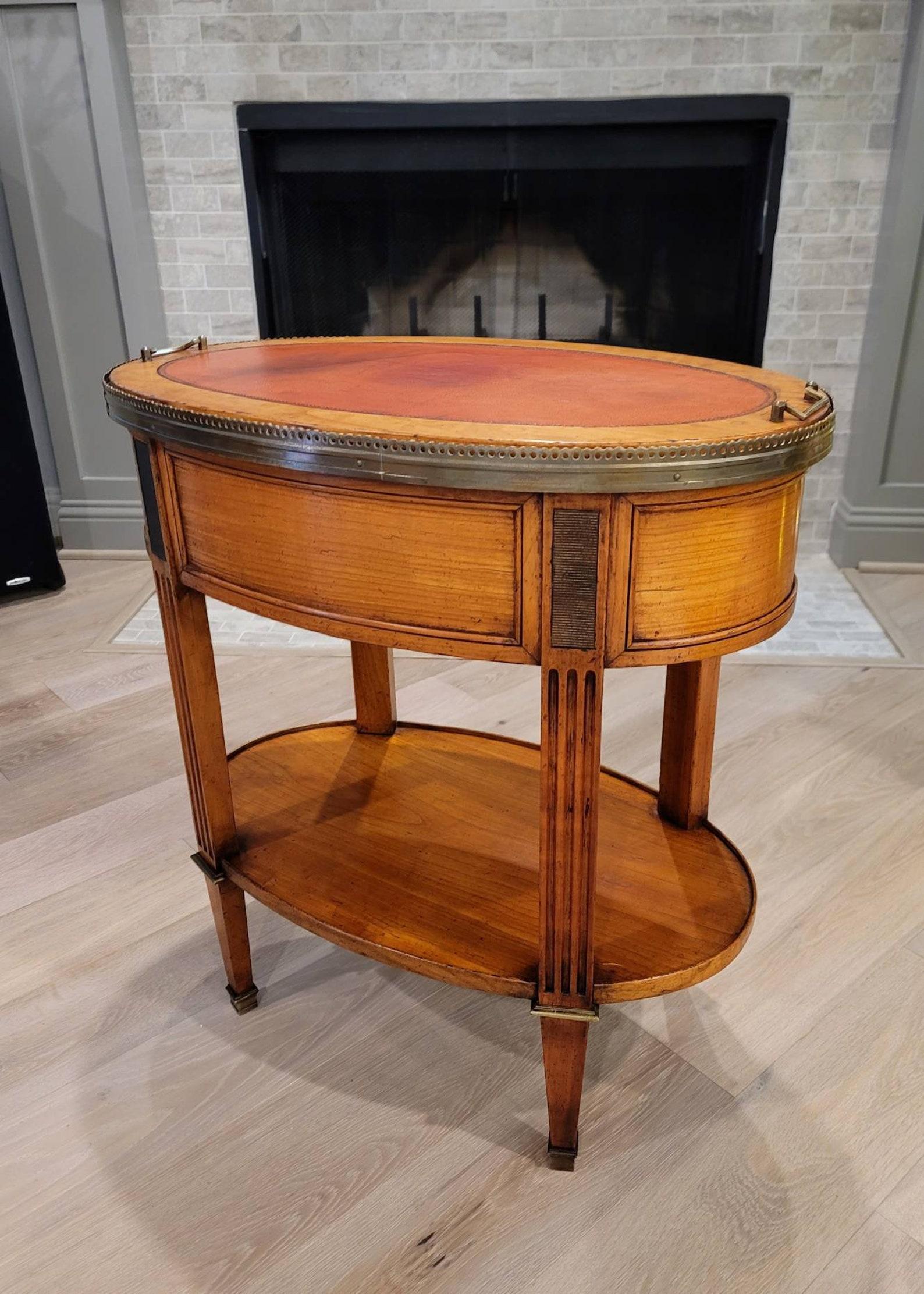 Métal Table d'appoint en bois fruitier de style Louis XVI du 19e siècle en vente