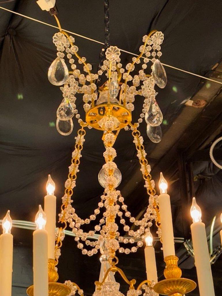 Lampadario francese del XIX secolo in stile Luigi XVI in bronzo dorato e cristalli In condizioni buone in vendita a Dallas, TX