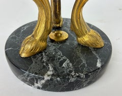 Urna in bronzo dorato e marmo in stile Luigi XVI, XIX secolo, Francia