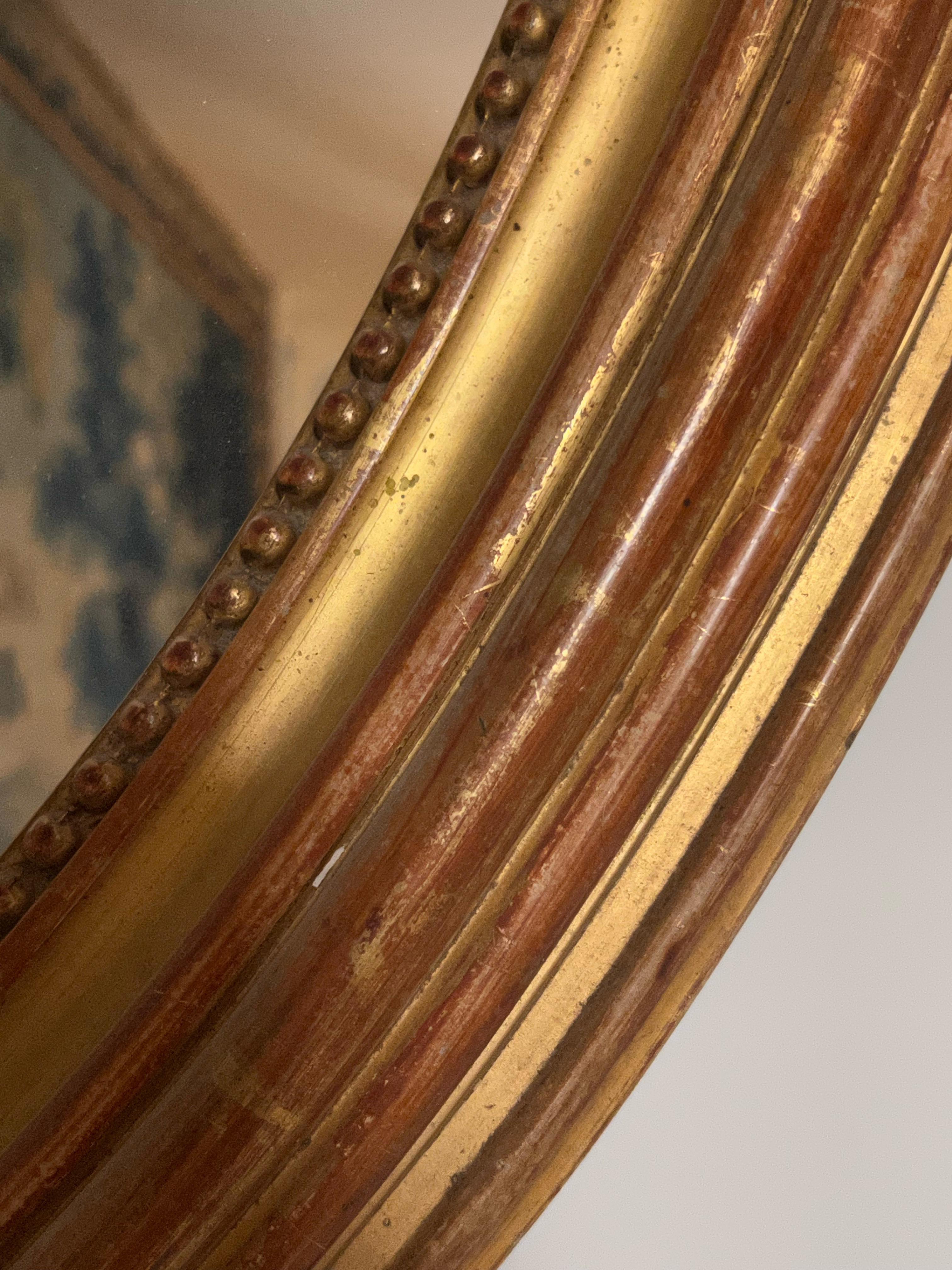 Français Miroir ovale doré de style Louis XVI du 19e siècle en vente