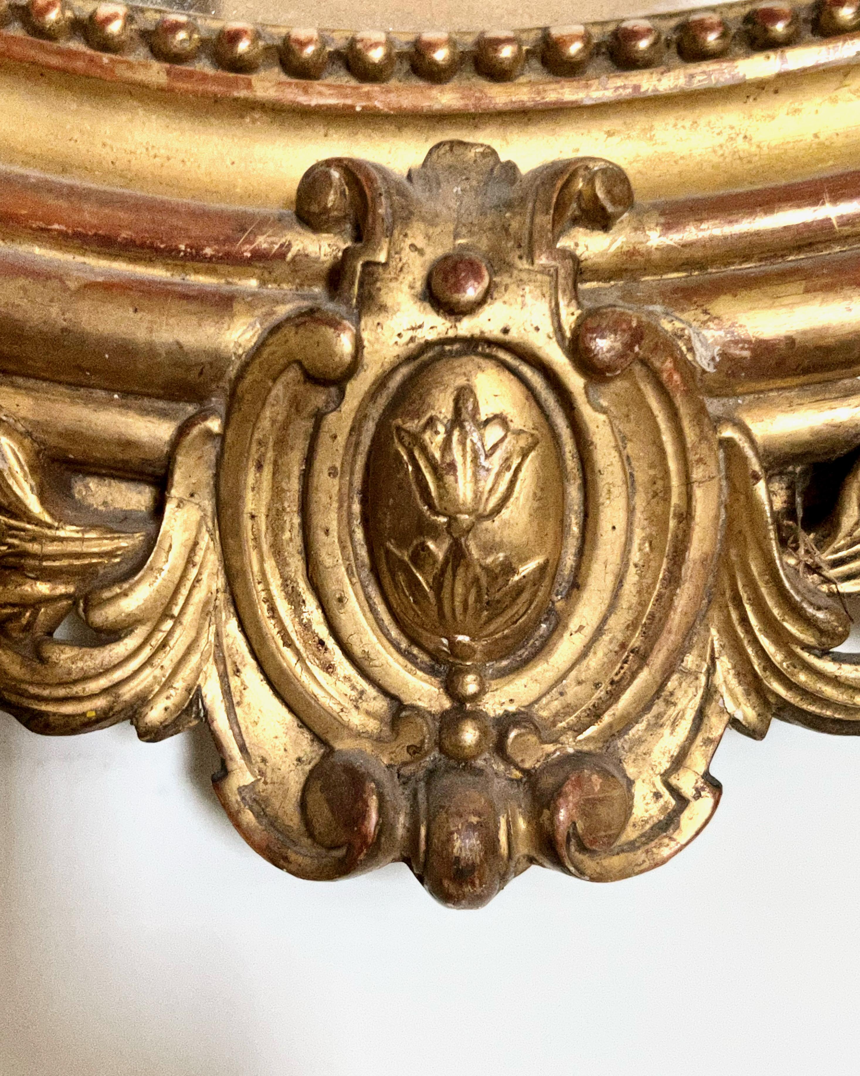 Doré Miroir ovale doré de style Louis XVI du 19e siècle en vente