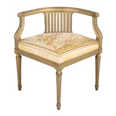 Chaise d'angle en bois doré de style Louis XVI du XIXe siècle avec assise en broderie à l'aiguille