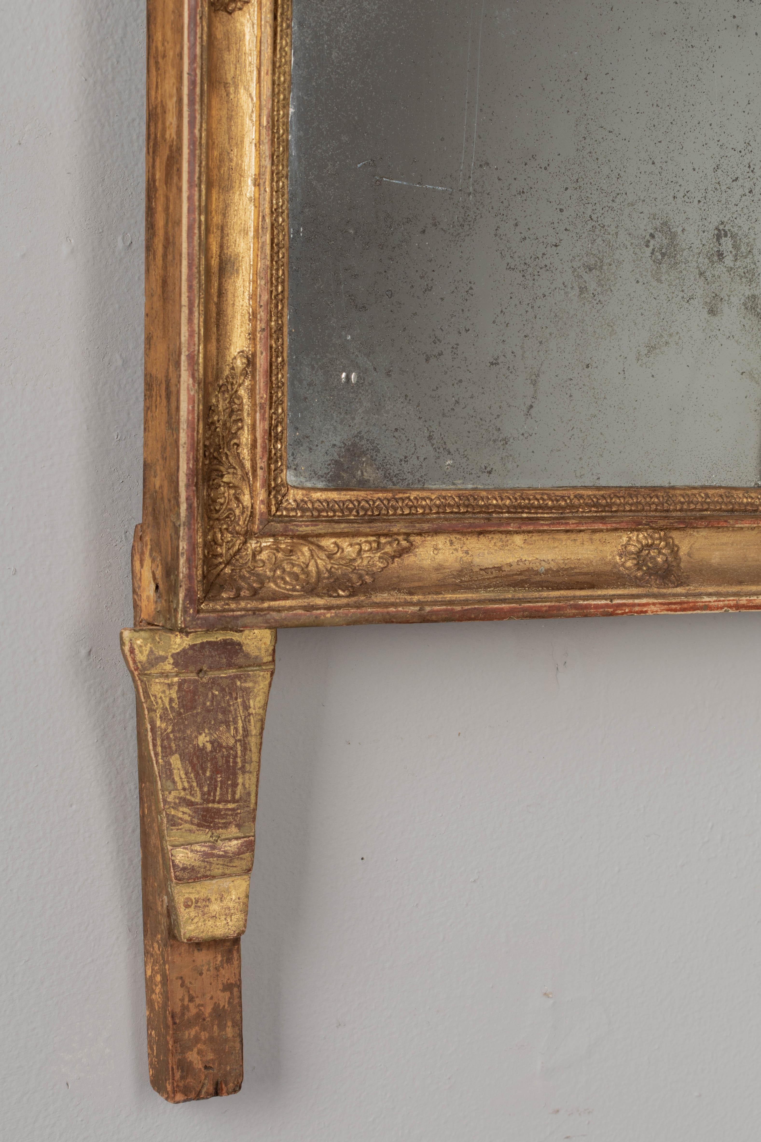 Miroir en bois doré de style Louis XVI du XIXe siècle français en vente 3