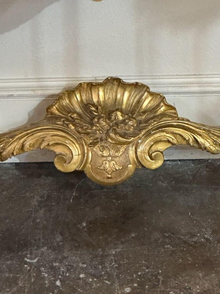 Console en bois doré à grande échelle de style Louis XVI du 19ème siècle français Bon état - En vente à Dallas, TX