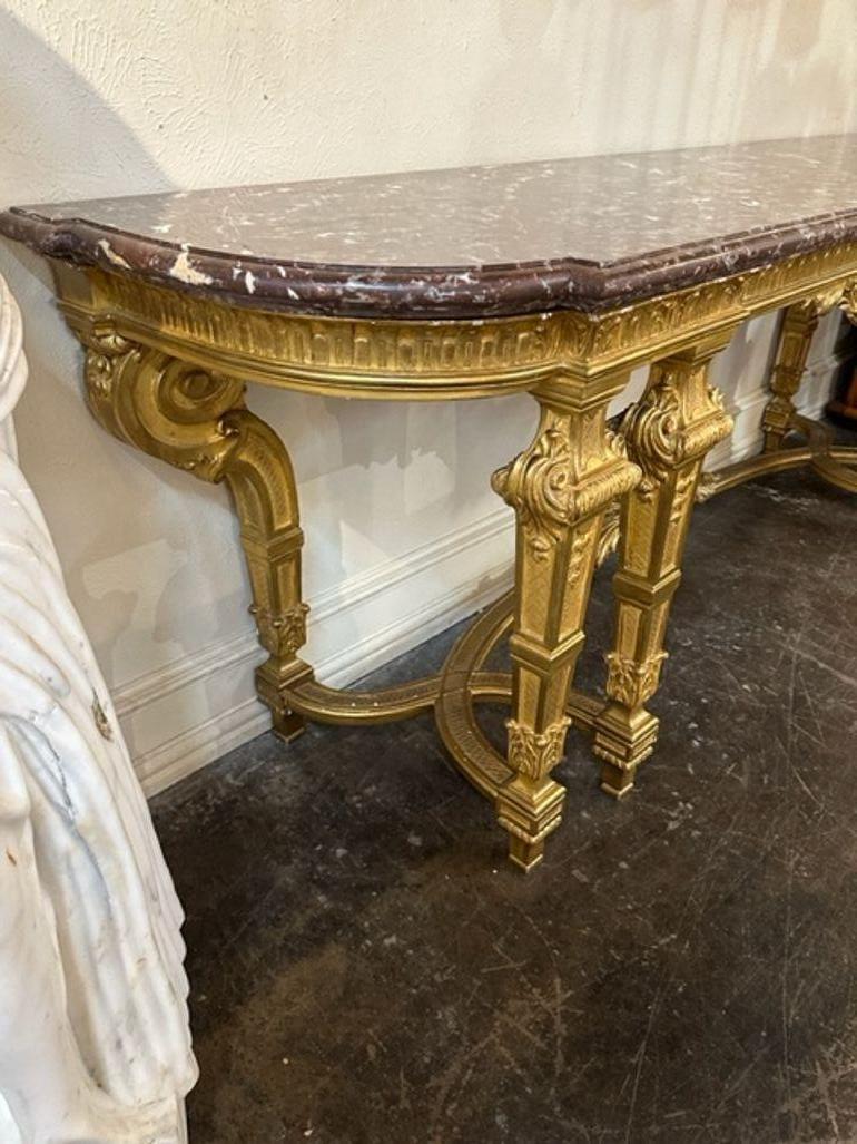 Marbre Console en bois doré à grande échelle de style Louis XVI du 19ème siècle français en vente
