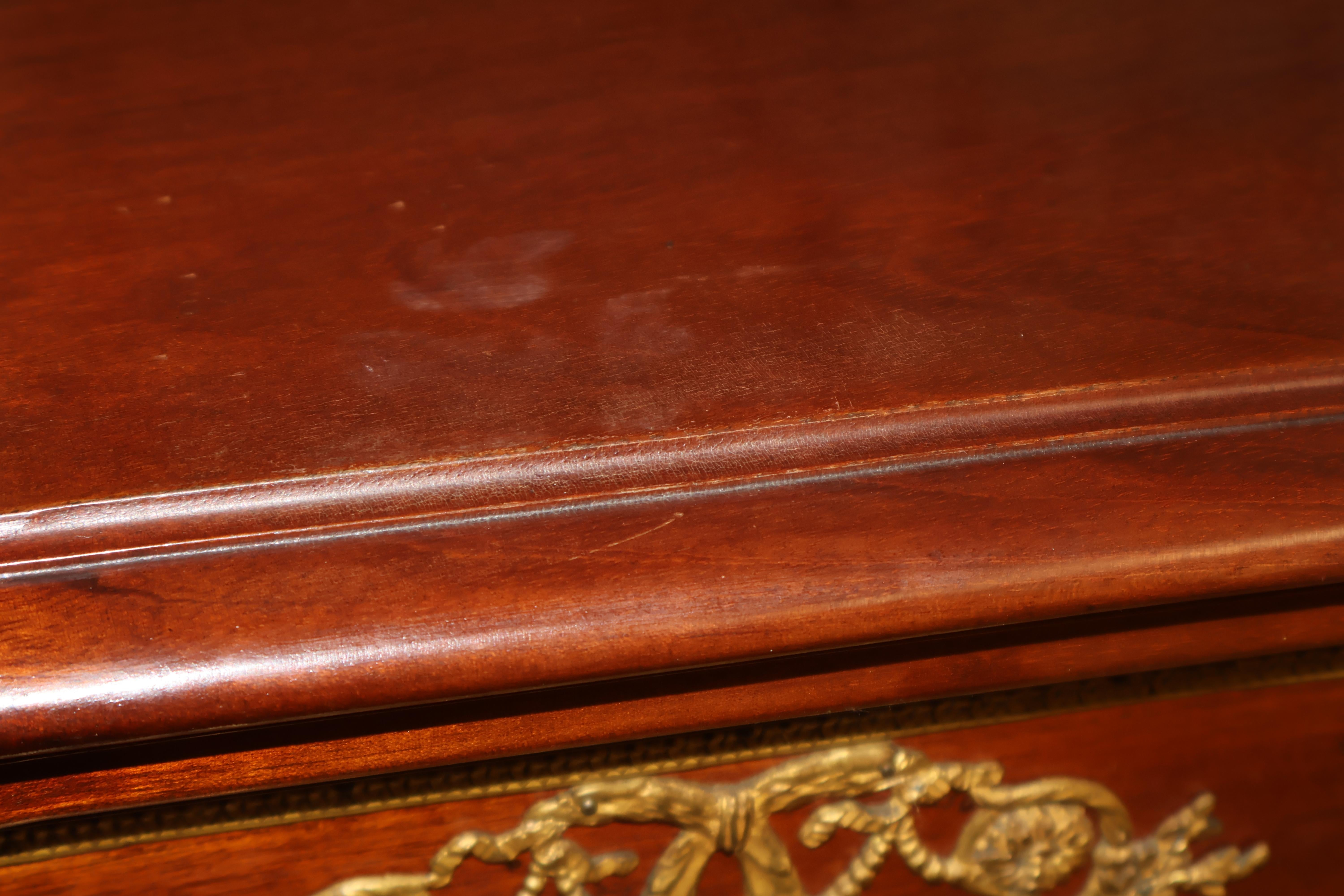 Cabinet Vitrine in stile Luigi XVI francese del XIX secolo, in mogano e bronzo in vendita 14