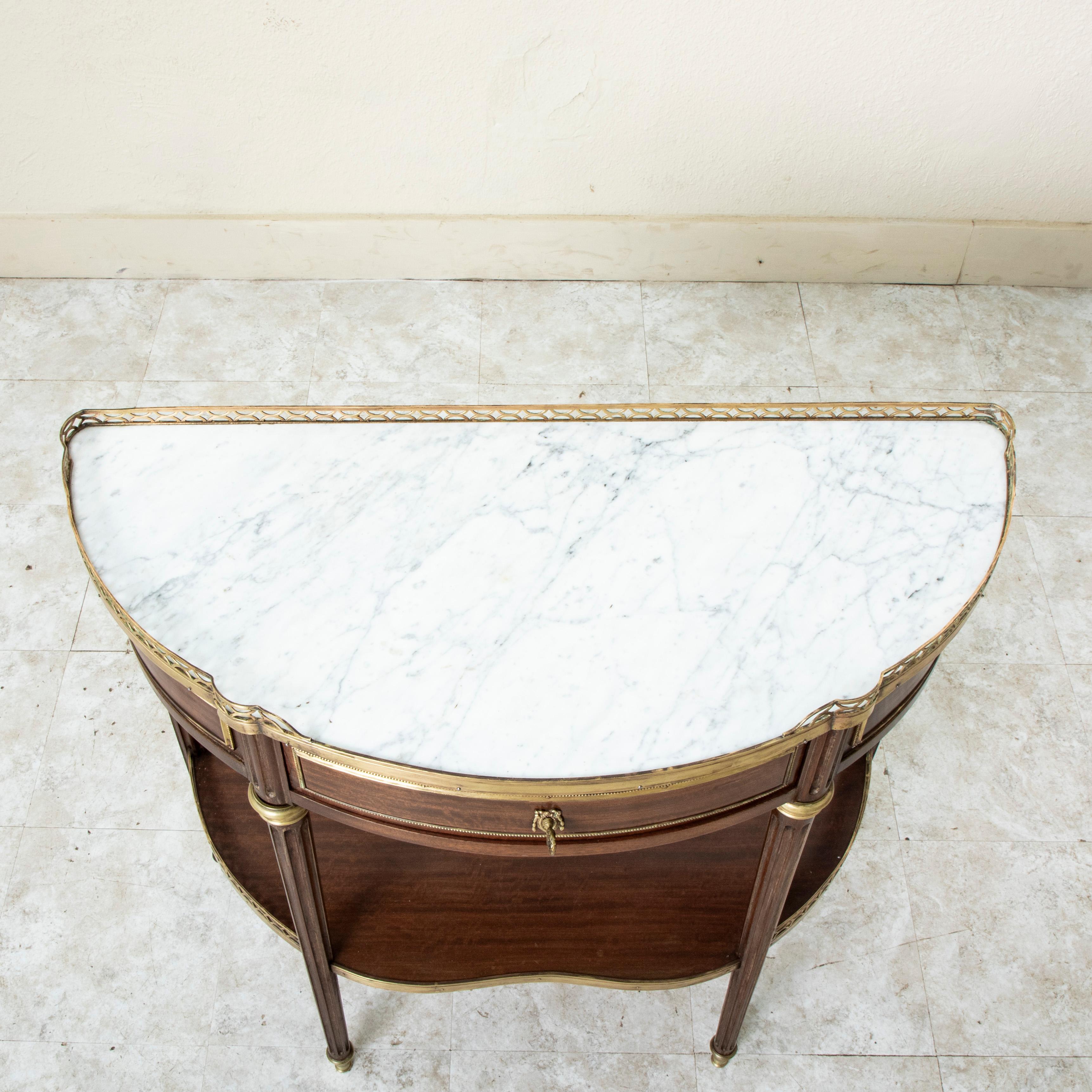 Console Demi-Lune en acajou de style Louis XVI du 19ème siècle, plateau en marbre 1