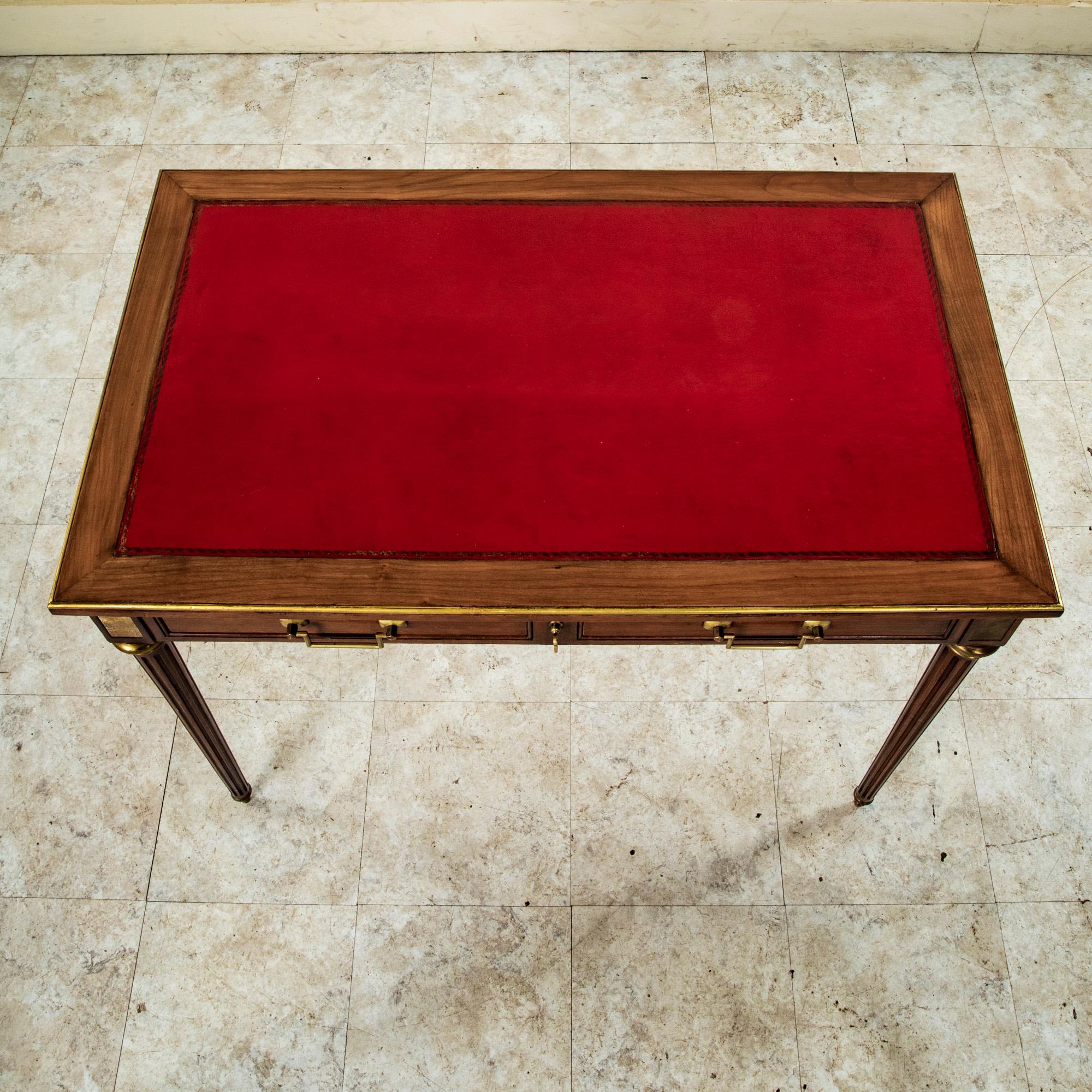 Französischer Mahagoni-Schreibtisch im Louis-XVI.-Stil des 19. Jahrhunderts, Lederplatte im Angebot 8
