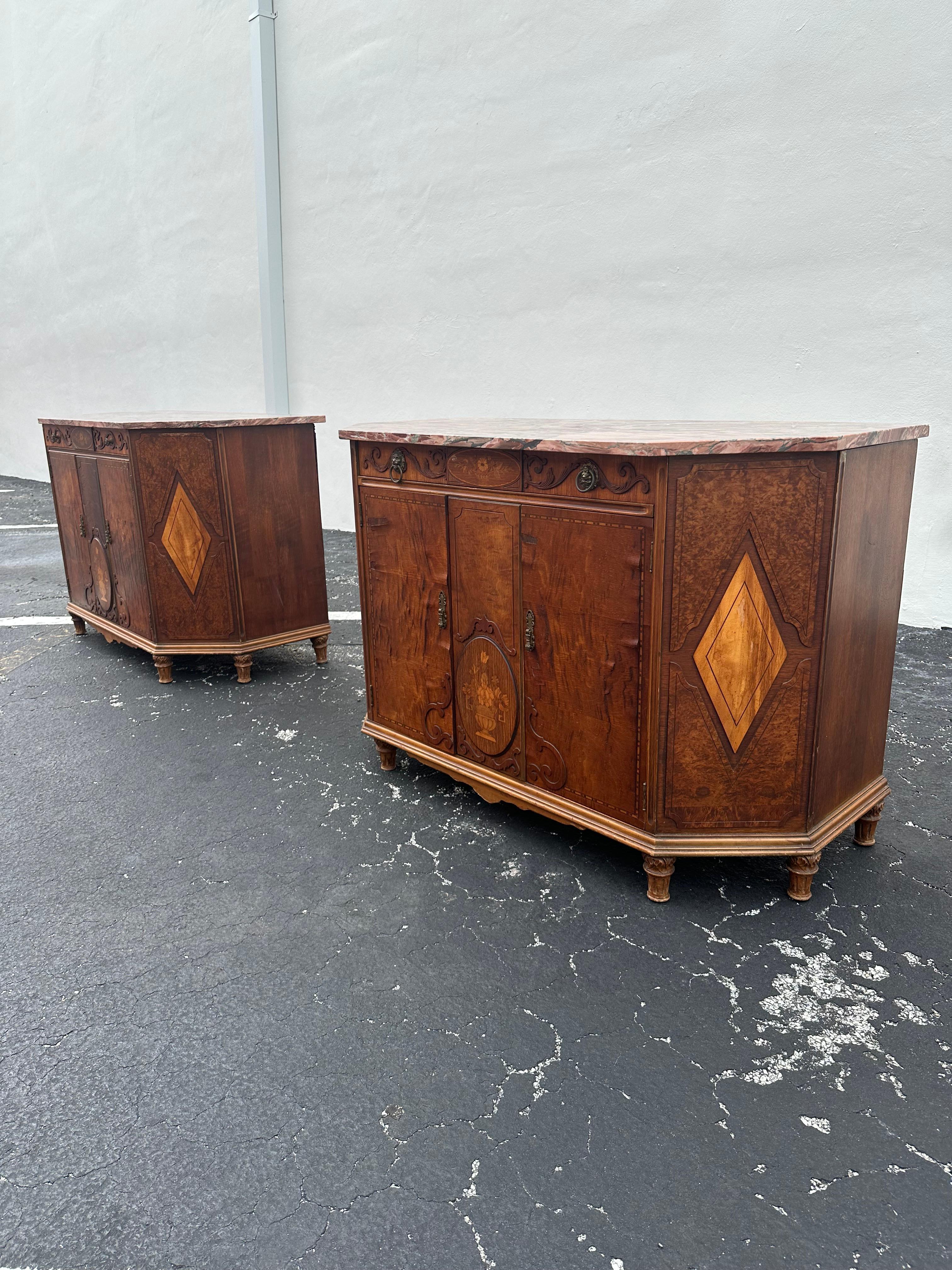 Francese Credenza francese del XIX secolo in stile Luigi XVI con intarsio in marmo, set di 2 in vendita