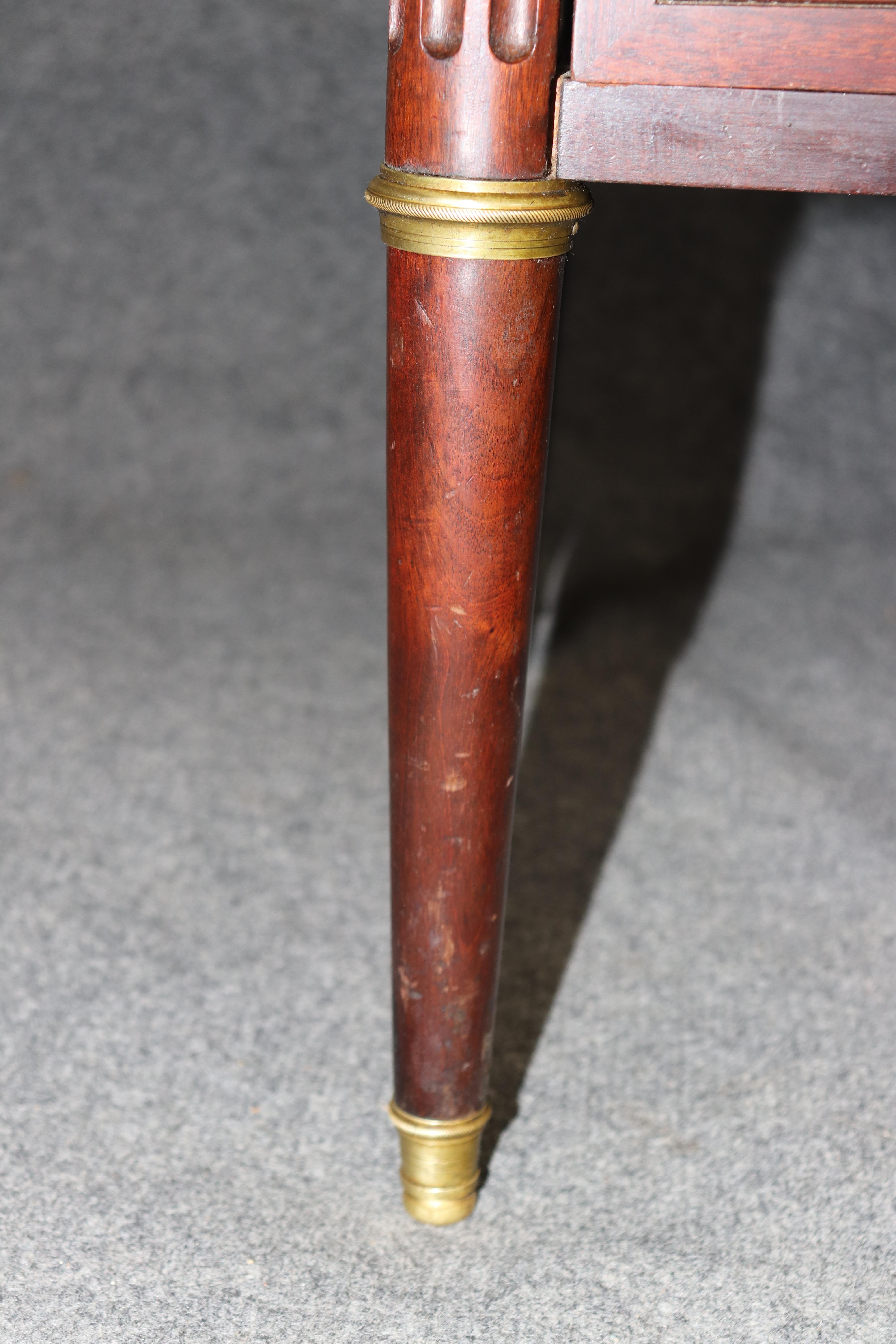 Cómoda francesa del siglo XIX con tapa de mármol estilo Luis XVI de Maison Carlihian en venta 2
