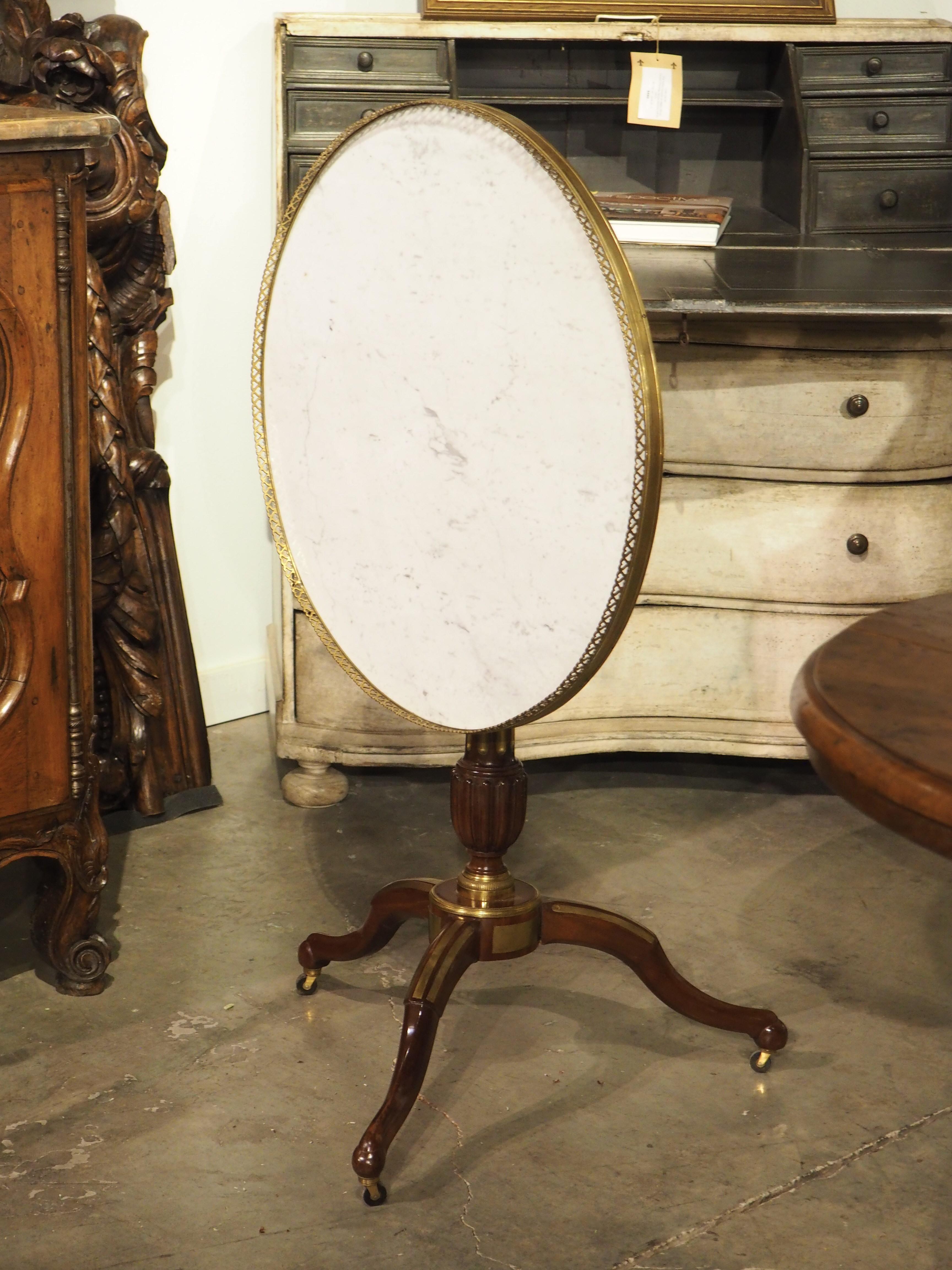 Table à Gueridon du 19ème siècle de style Louis XVI en marbre Circa 1880 en vente 9