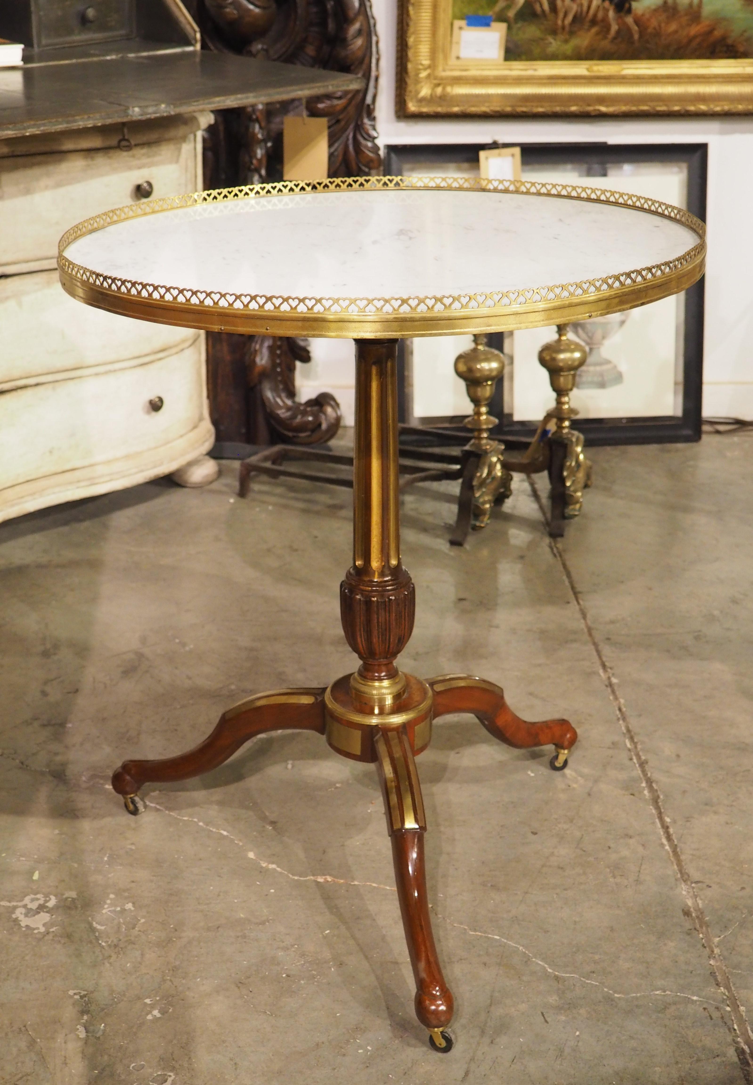 Table à Gueridon du 19ème siècle de style Louis XVI en marbre Circa 1880 en vente 10