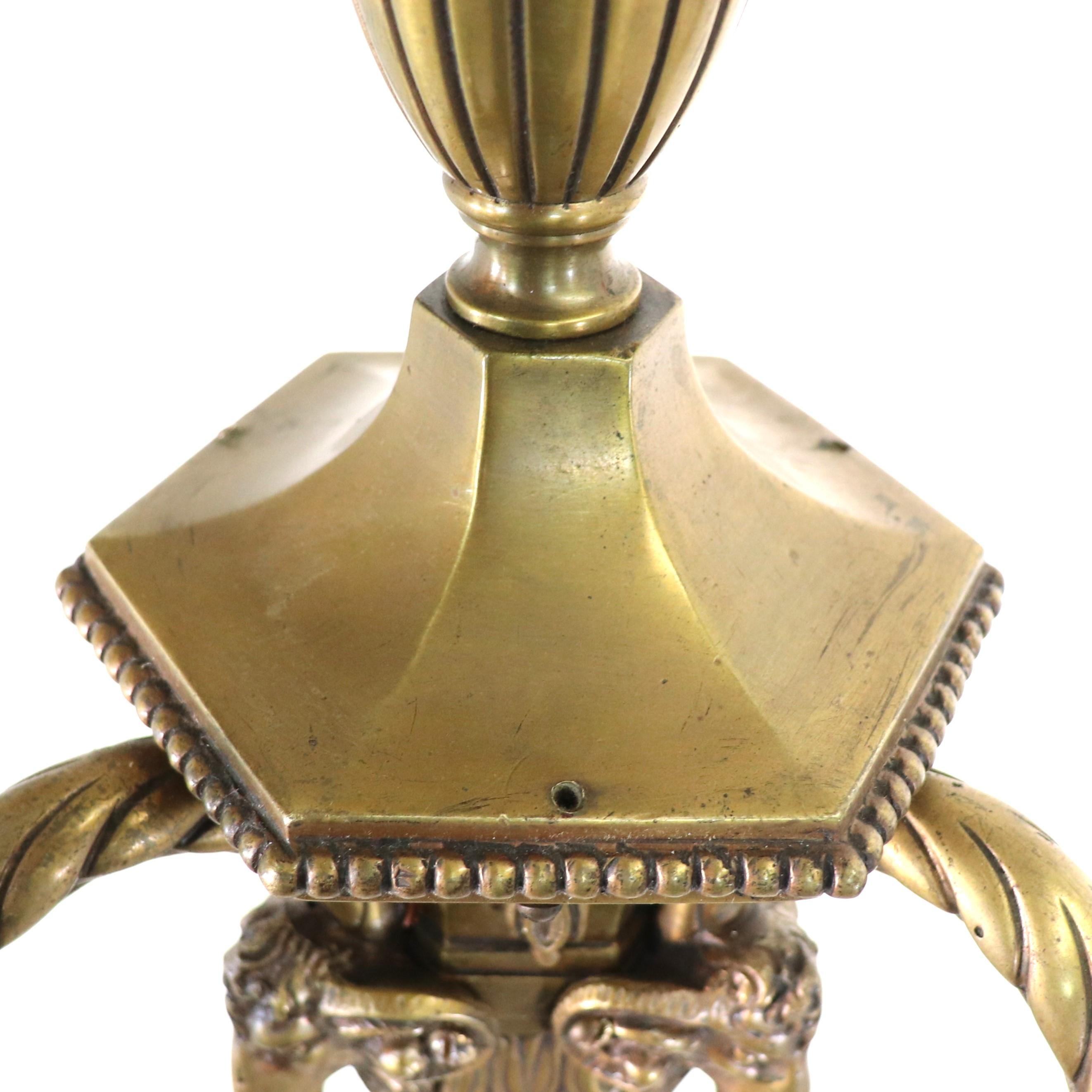 Lustre flambeau néoclassique français du 19ème siècle de style Louis XVI en bronze en vente 1