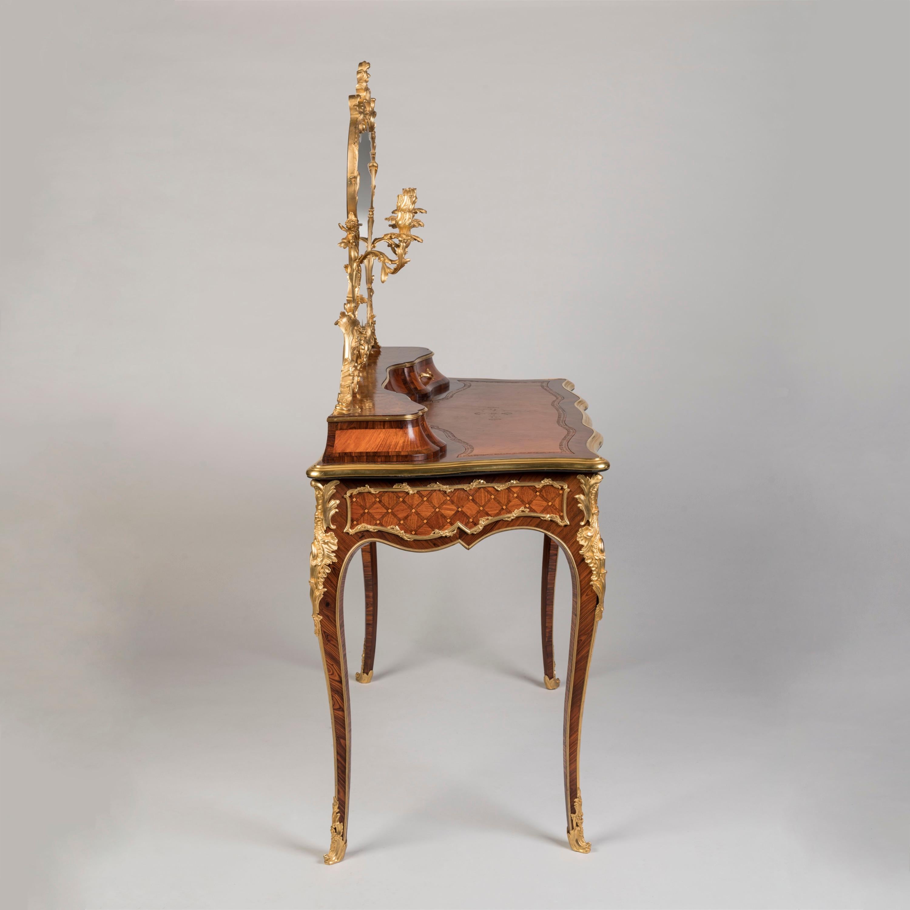 Coiffeuse française du 19ème siècle de style Louis XVI en bronze doré et tulipier par Sormani Bon état - En vente à London, GB