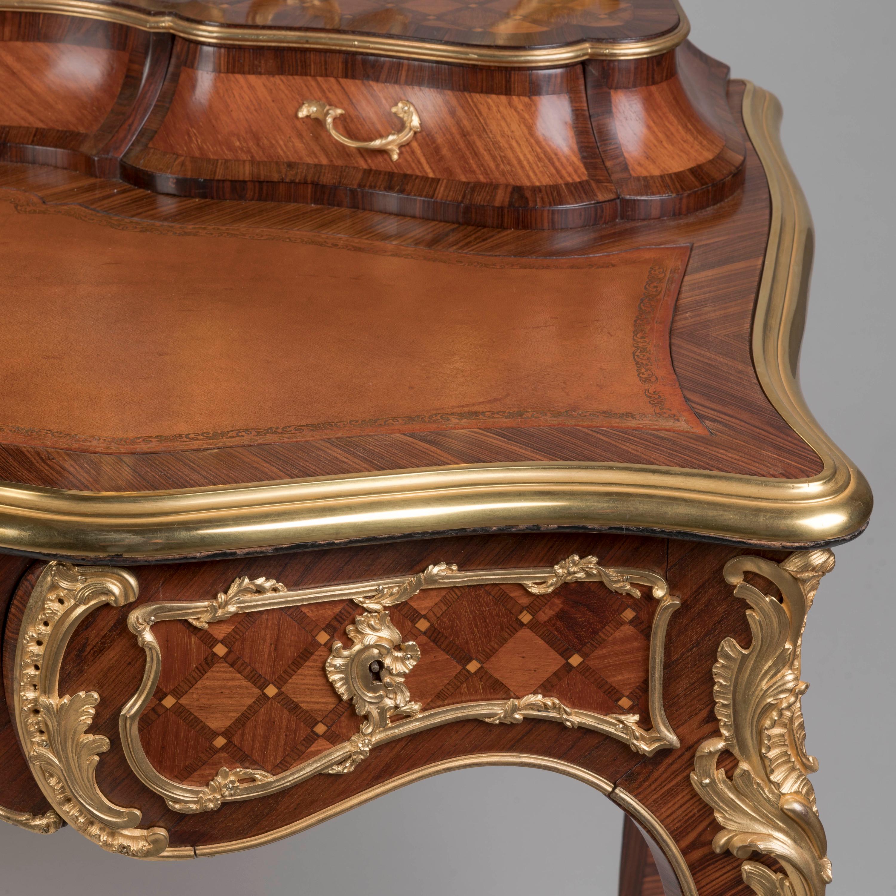 XIXe siècle Coiffeuse française du 19ème siècle de style Louis XVI en bronze doré et tulipier par Sormani en vente