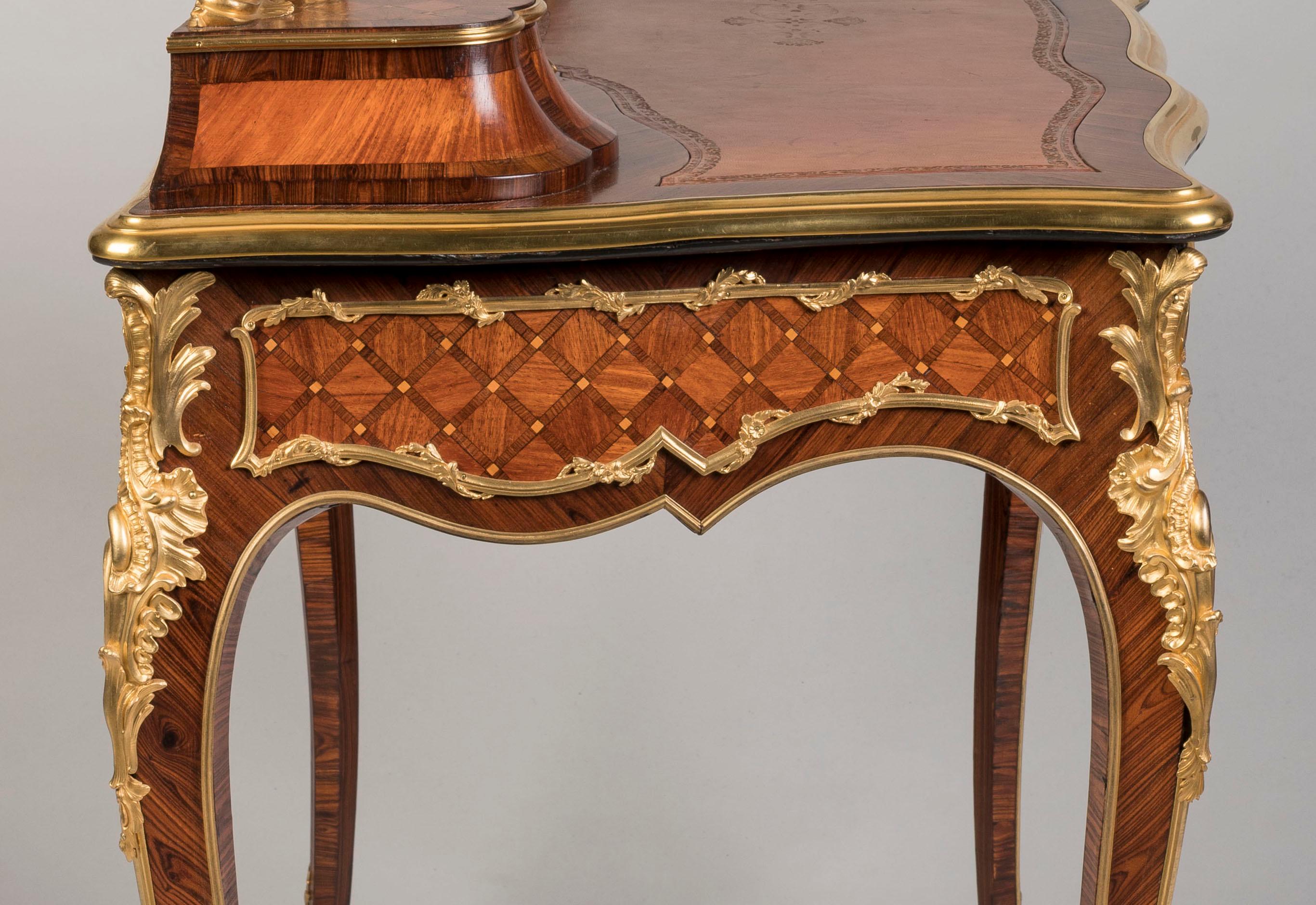 Coiffeuse française du 19ème siècle de style Louis XVI en bronze doré et tulipier par Sormani en vente 2