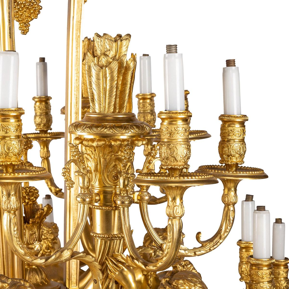 Zwanzig-Licht-Kronleuchter aus Goldbronze im französischen Louis-XVI.-Stil des 19. Jahrhunderts, um 1890 im Angebot 6