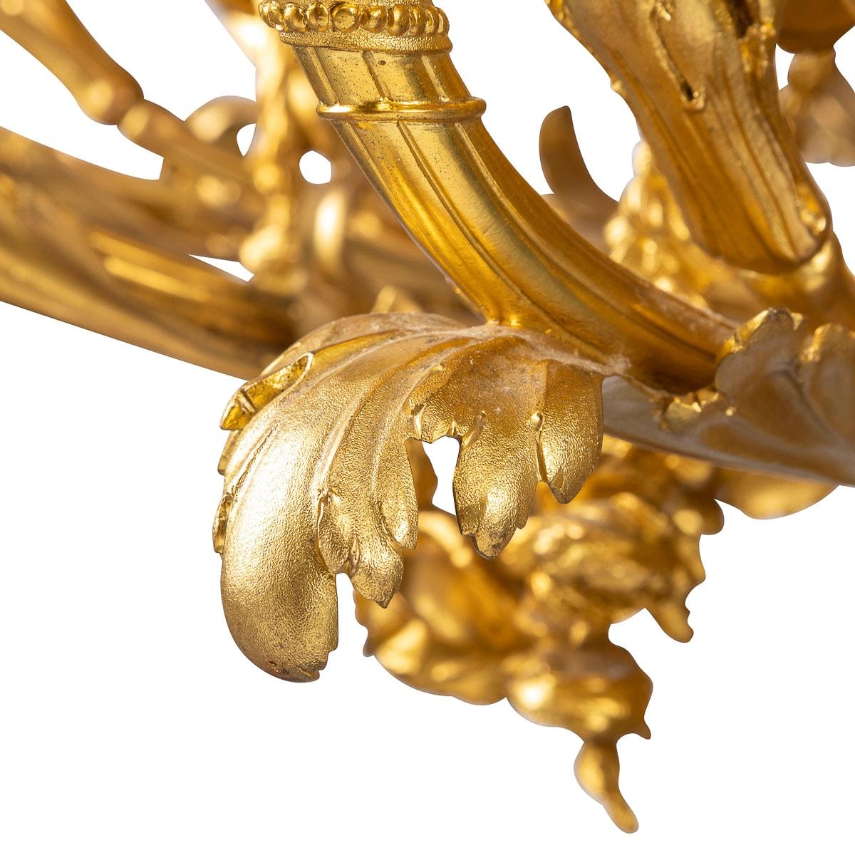 Zwanzig-Licht-Kronleuchter aus Goldbronze im französischen Louis-XVI.-Stil des 19. Jahrhunderts, um 1890 im Angebot 10