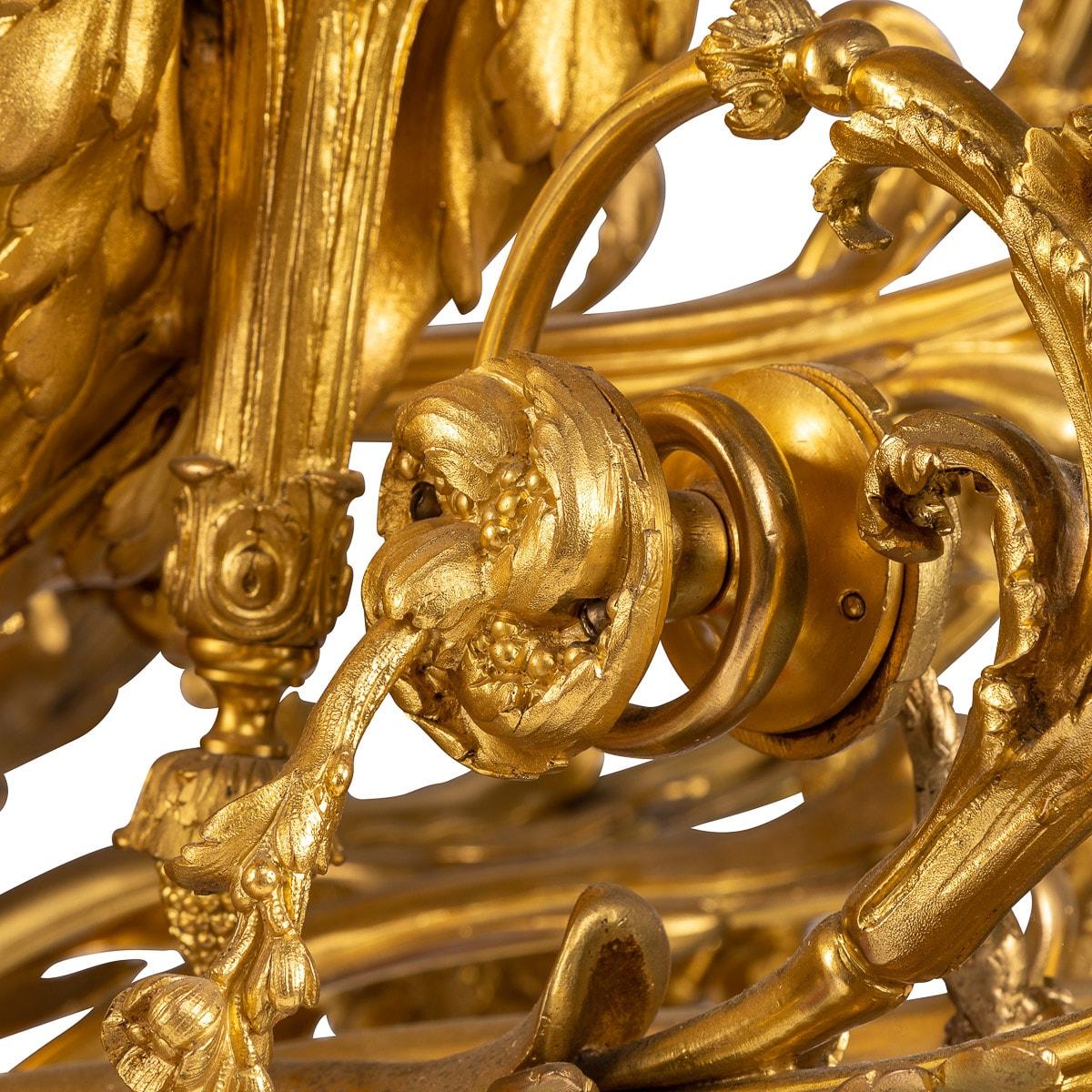 Zwanzig-Licht-Kronleuchter aus Goldbronze im französischen Louis-XVI.-Stil des 19. Jahrhunderts, um 1890 im Angebot 11