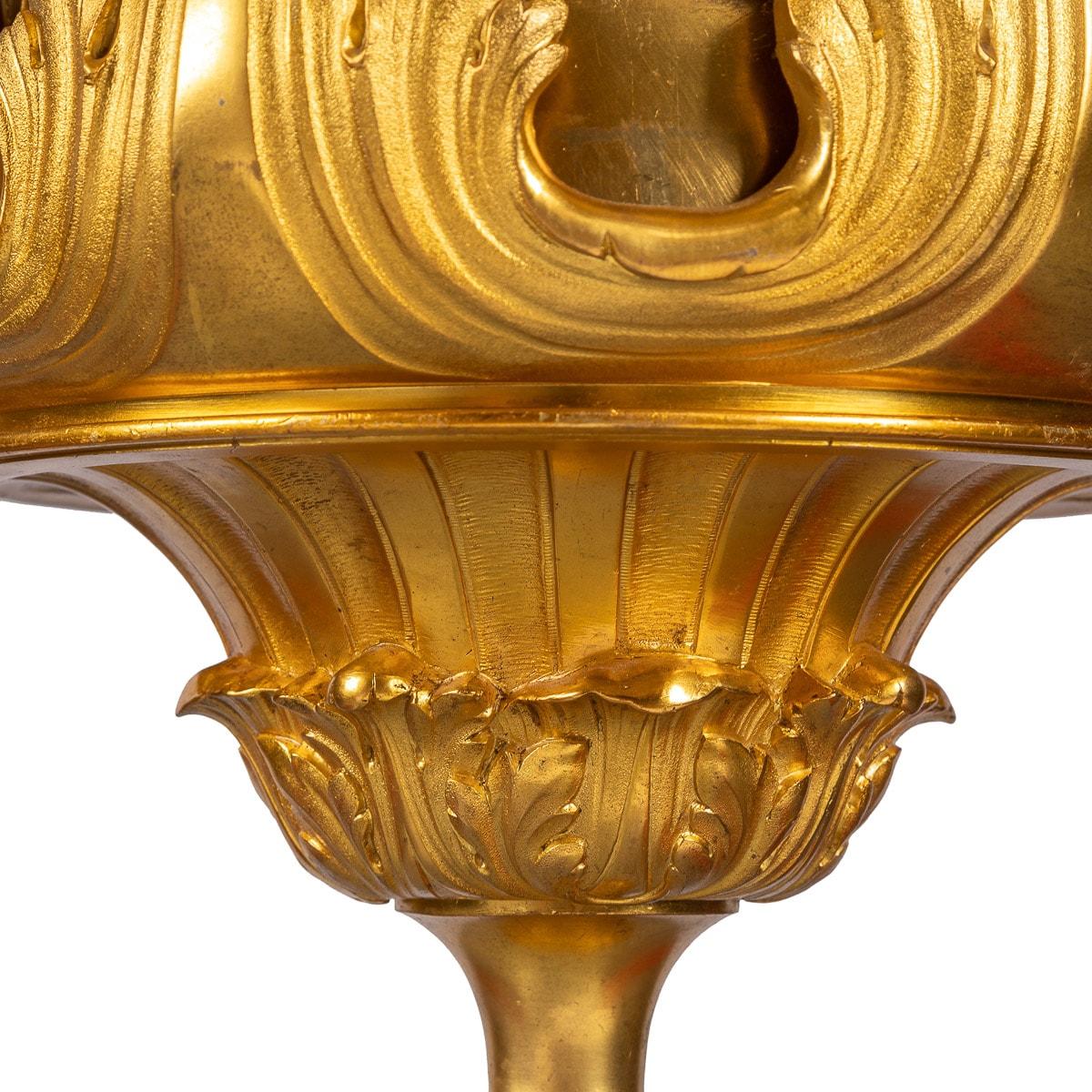 Zwanzig-Licht-Kronleuchter aus Goldbronze im französischen Louis-XVI.-Stil des 19. Jahrhunderts, um 1890 im Angebot 14