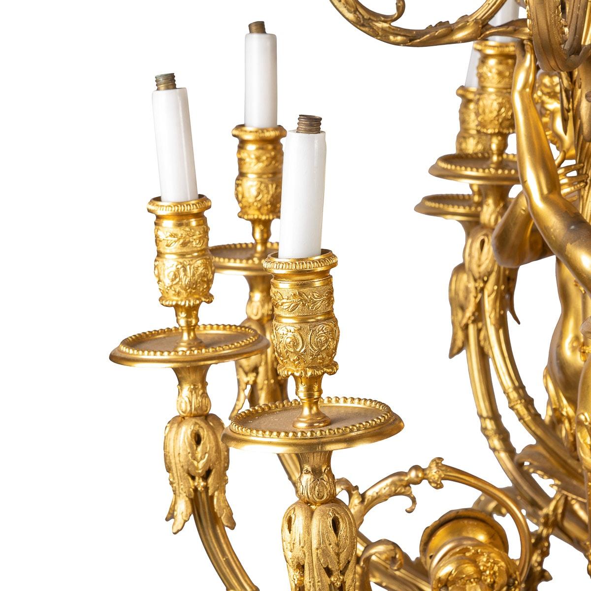 Zwanzig-Licht-Kronleuchter aus Goldbronze im französischen Louis-XVI.-Stil des 19. Jahrhunderts, um 1890 im Angebot 1