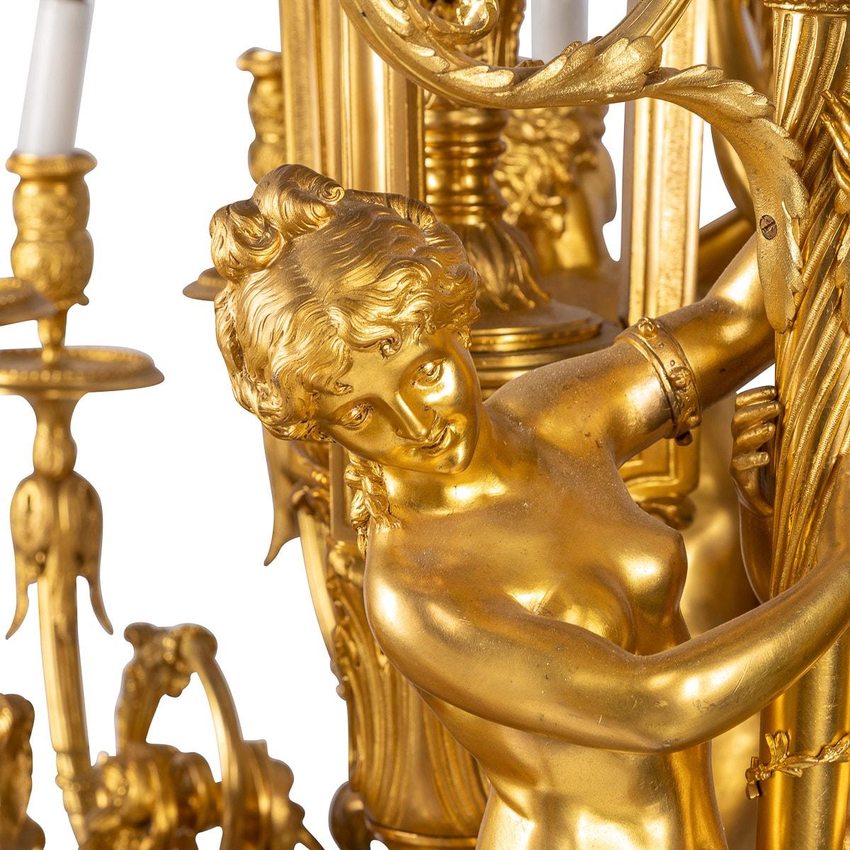 Zwanzig-Licht-Kronleuchter aus Goldbronze im französischen Louis-XVI.-Stil des 19. Jahrhunderts, um 1890 im Angebot 3