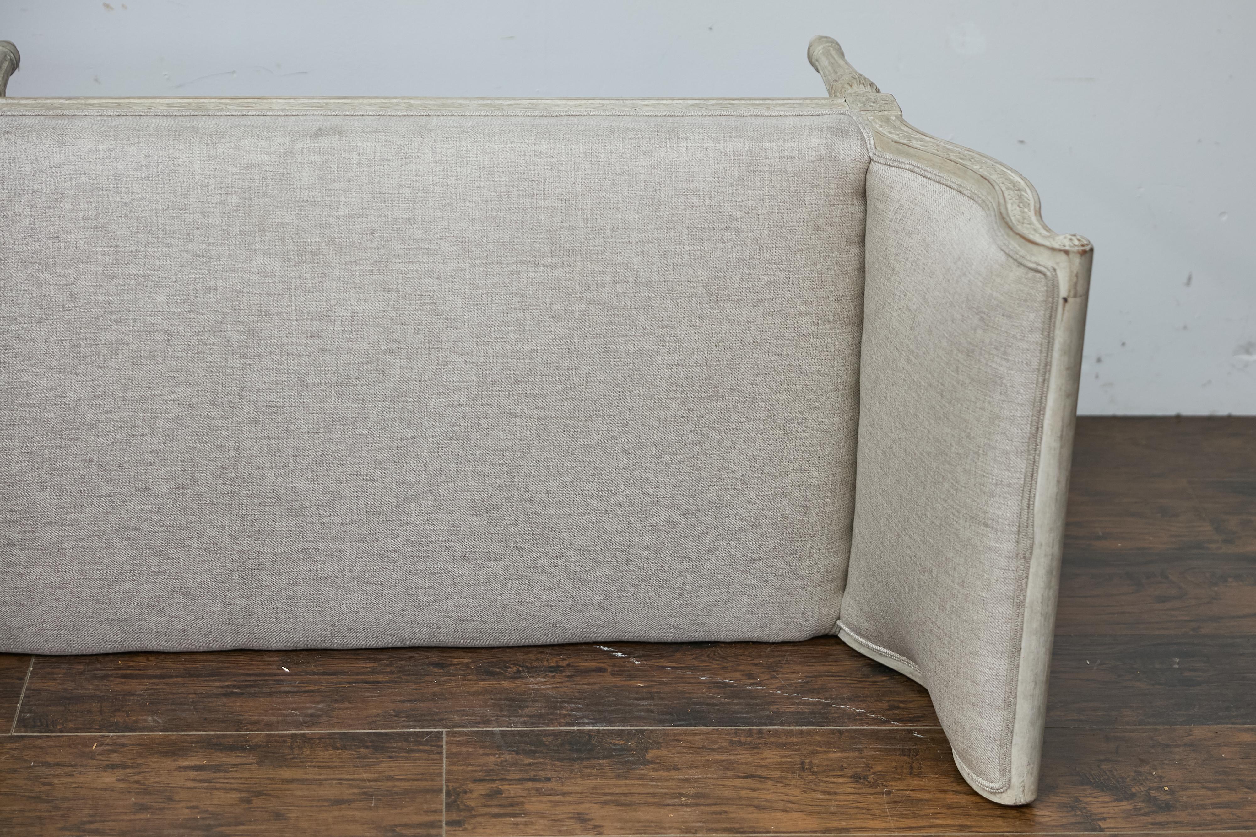 Linen 19th Century French Louis XVI Style Painted Daybed with Foliage Carving For Sale
