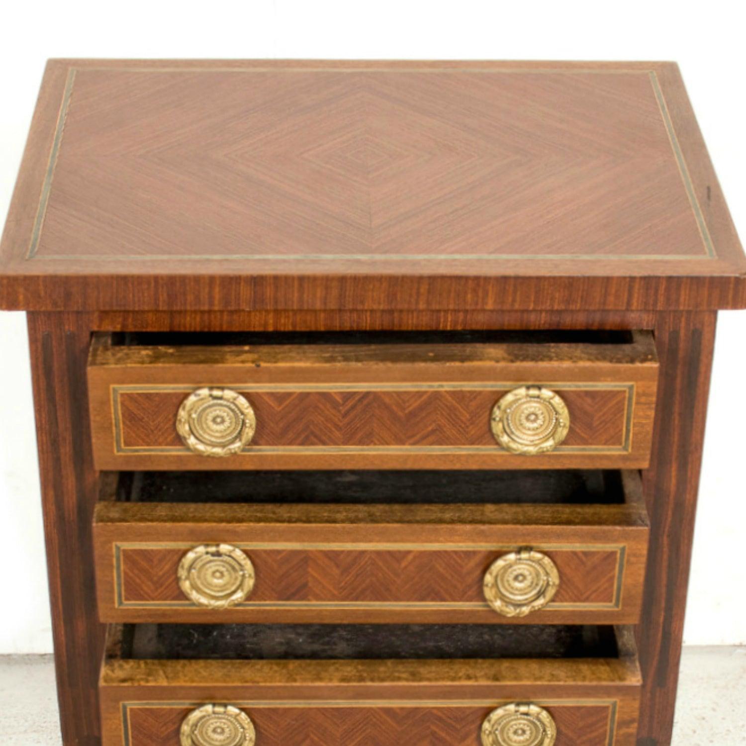 19th Century French Louis XVI Style Petite Walnut Commode with Marquetry For Sale 3