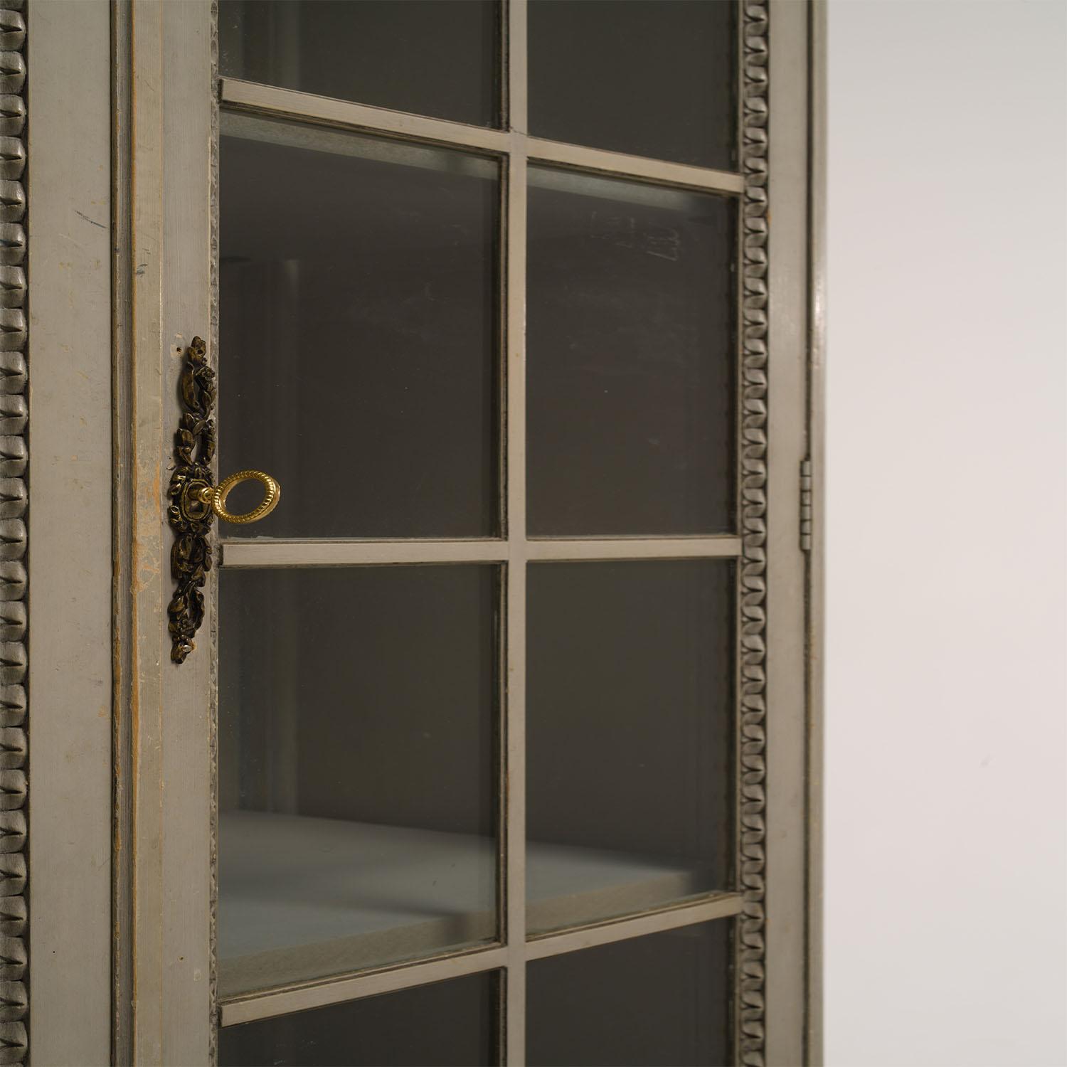 19th Century French Louis XVI Style Pinewood, Paned Glass Two Door Bookcase For Sale 1