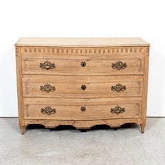 Commode francese del XIX secolo in stile Luigi XVI con fronte a serpentina in Oak sbiancato