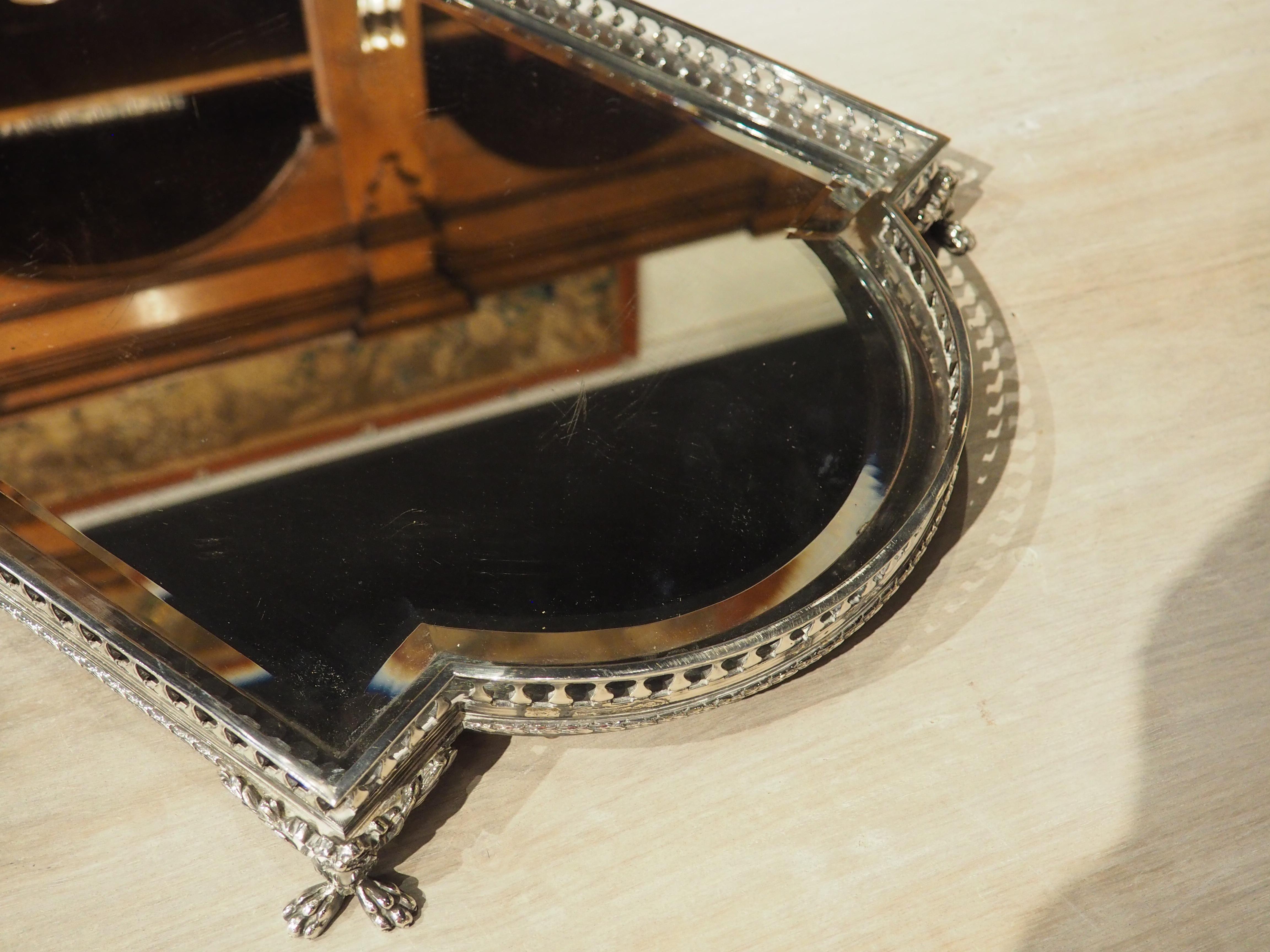 Surtout de Table francese del XIX secolo in stile Luigi XVI in bronzo argentato e specchiato in vendita 12