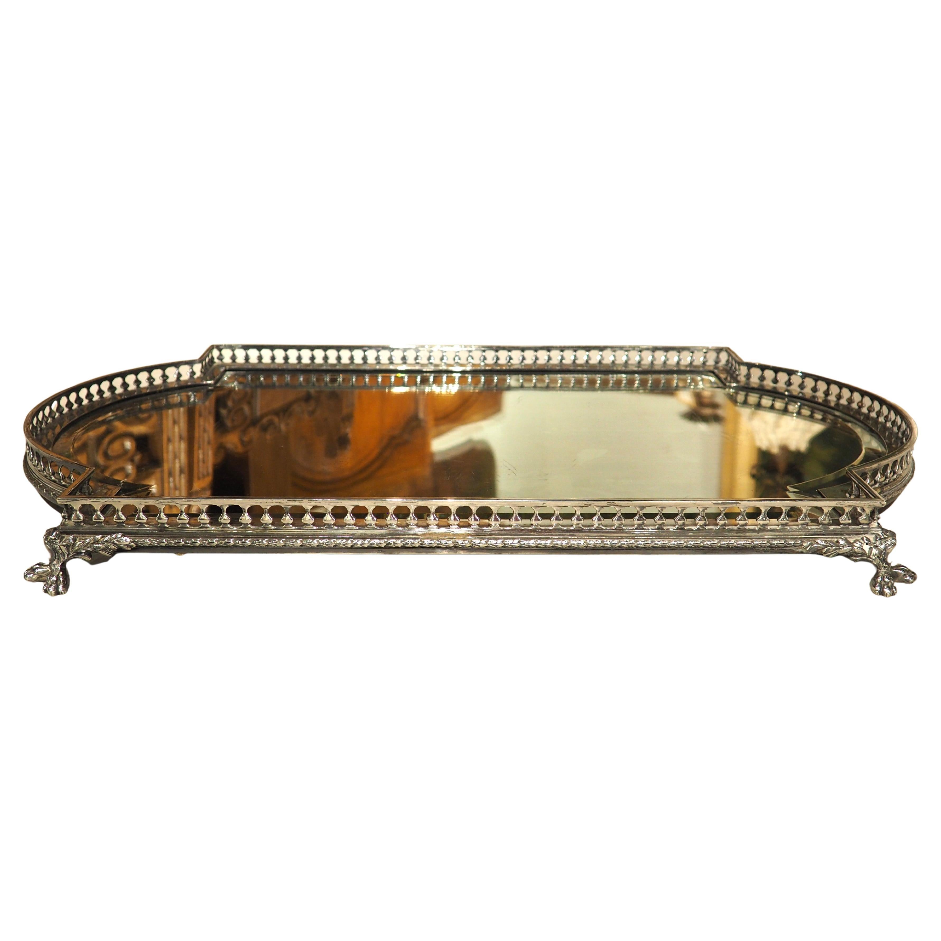 Surtout de Table francese del XIX secolo in stile Luigi XVI in bronzo argentato e specchiato in vendita