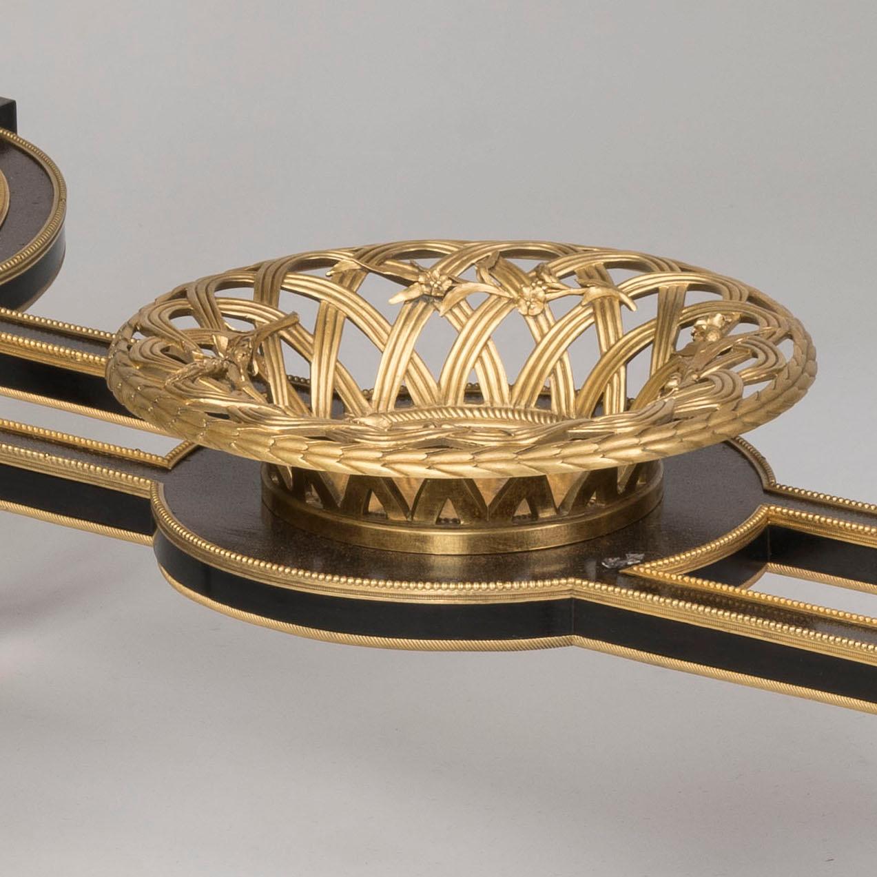 Table française du 19ème siècle de style Louis XVI par Henry Dasson avec panneaux en laque en vente 5