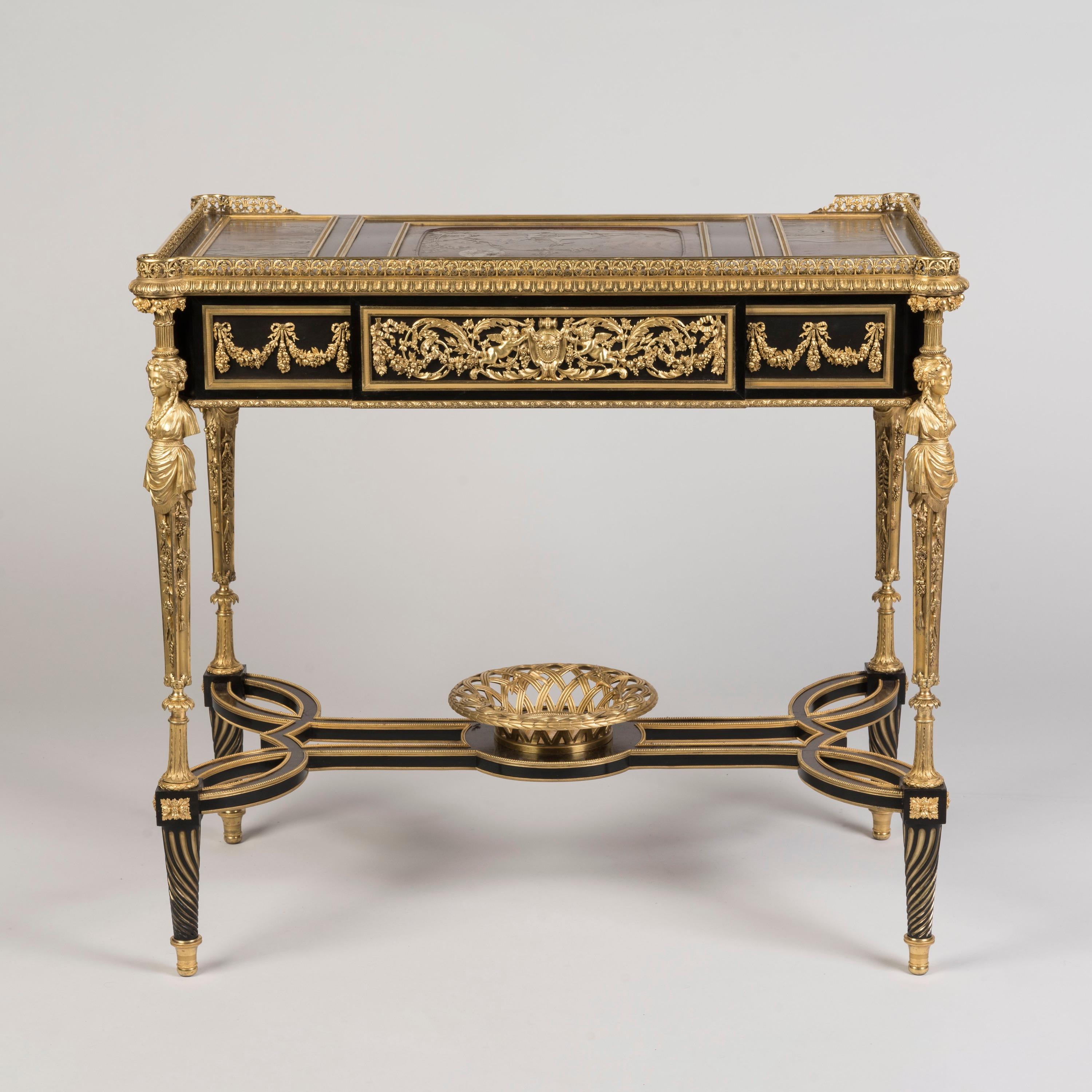 Français Table française du 19ème siècle de style Louis XVI par Henry Dasson avec panneaux en laque en vente