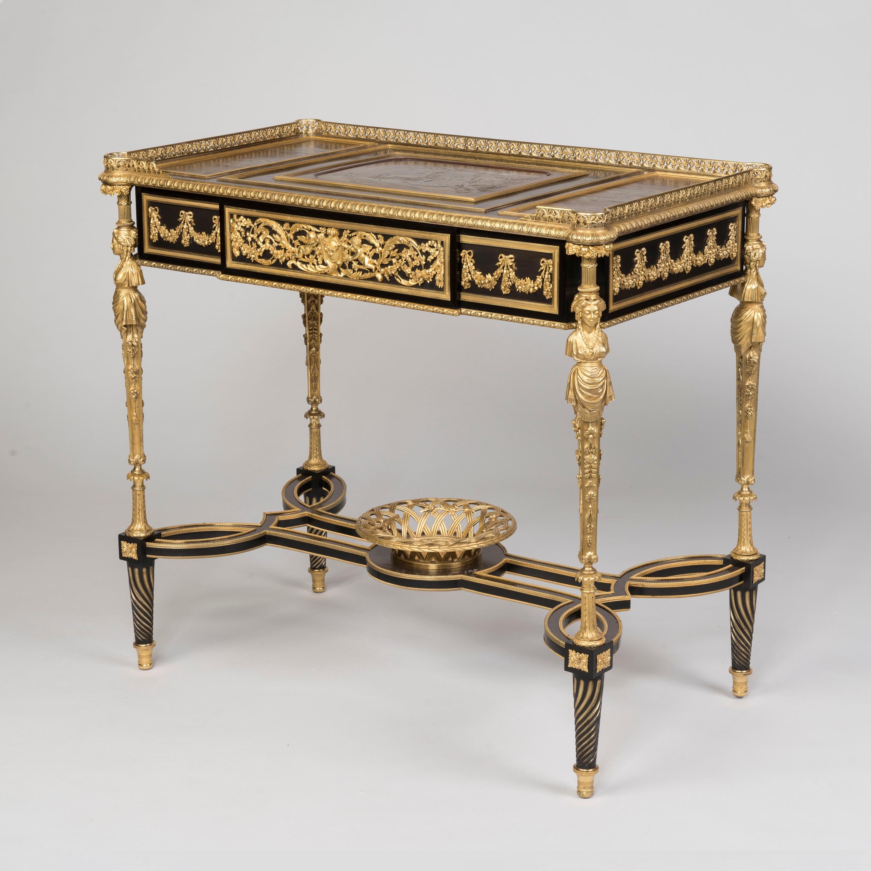Table française du 19ème siècle de style Louis XVI par Henry Dasson avec panneaux en laque Bon état - En vente à London, GB