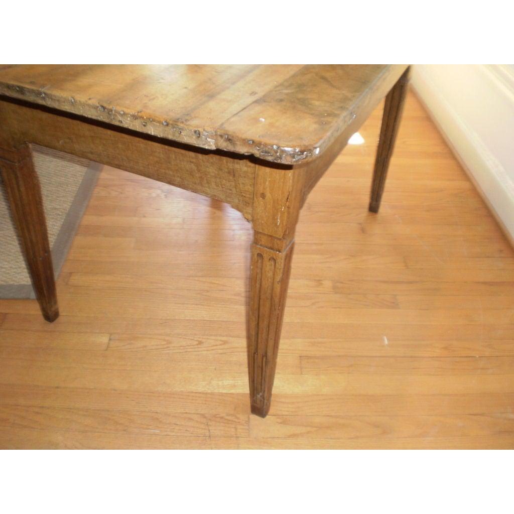 Handsome French Louis XVI style walnut cobbler's work table with fluted legs and a single drawer. This versatile rustic table, farm table or work table dates to the early 19th century. Great used as a desk. Perfect for a shabby chic, rustic,