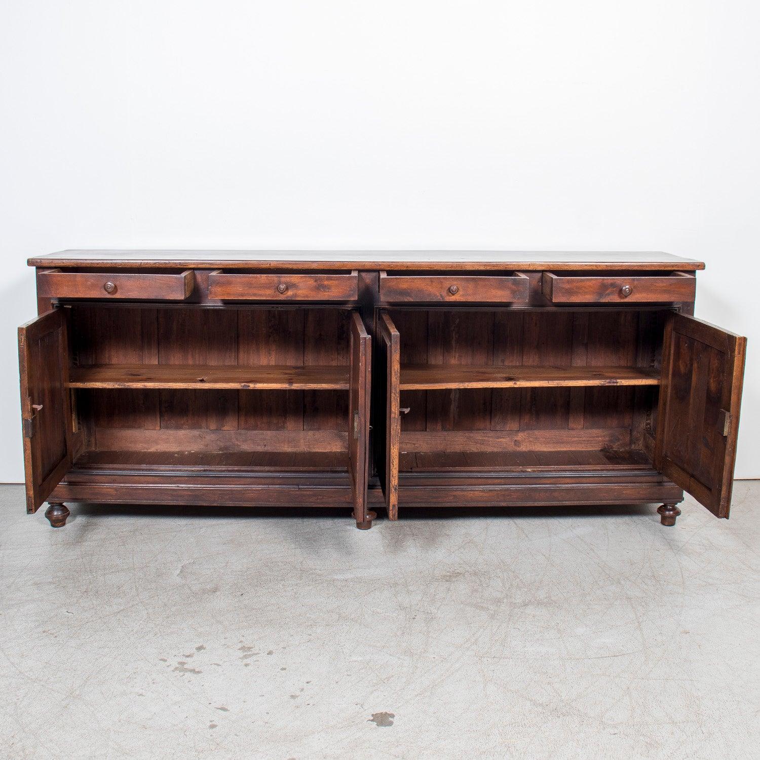 Buffet Enfilade en noyer de Normandie du 19ème siècle de style Louis XVI en vente 4