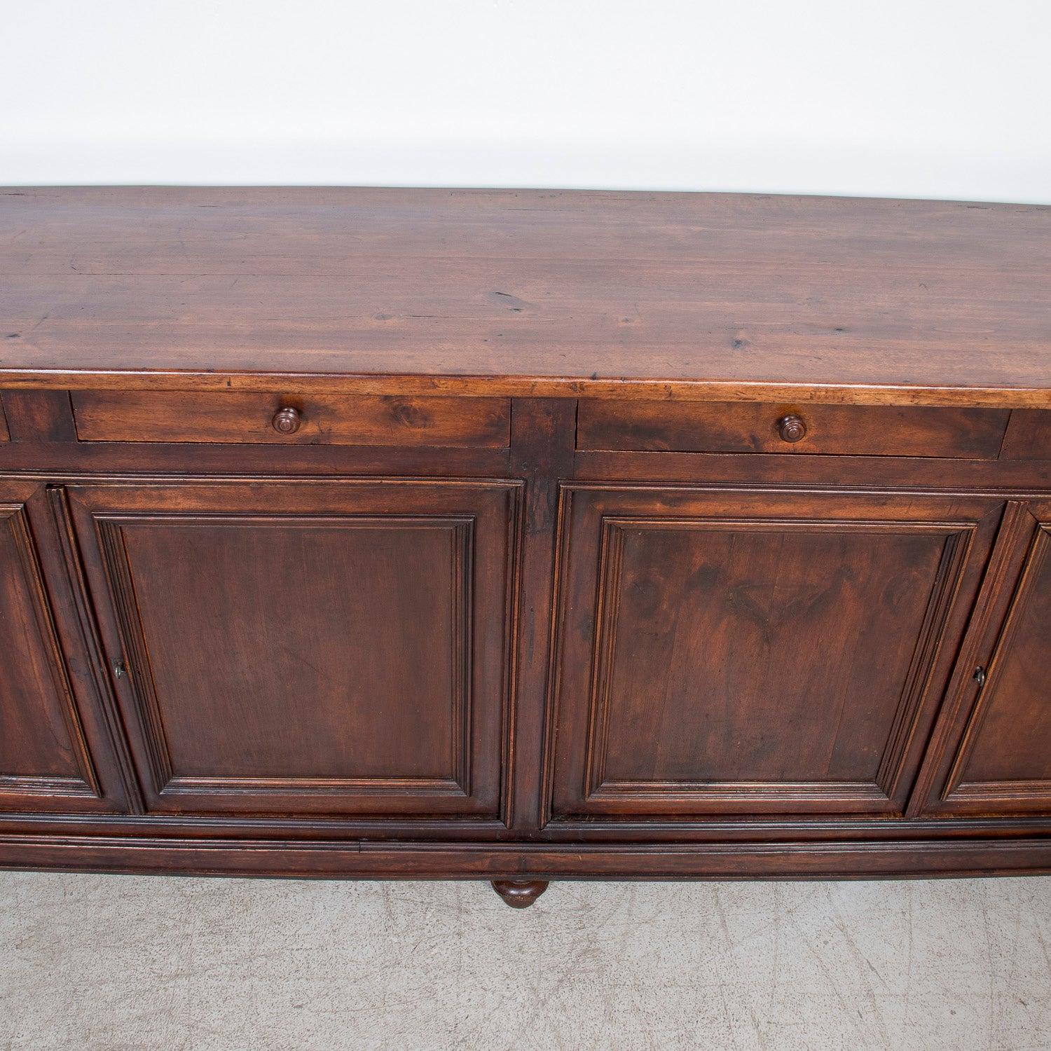 Buffet Enfilade en noyer de Normandie du 19ème siècle de style Louis XVI en vente 10