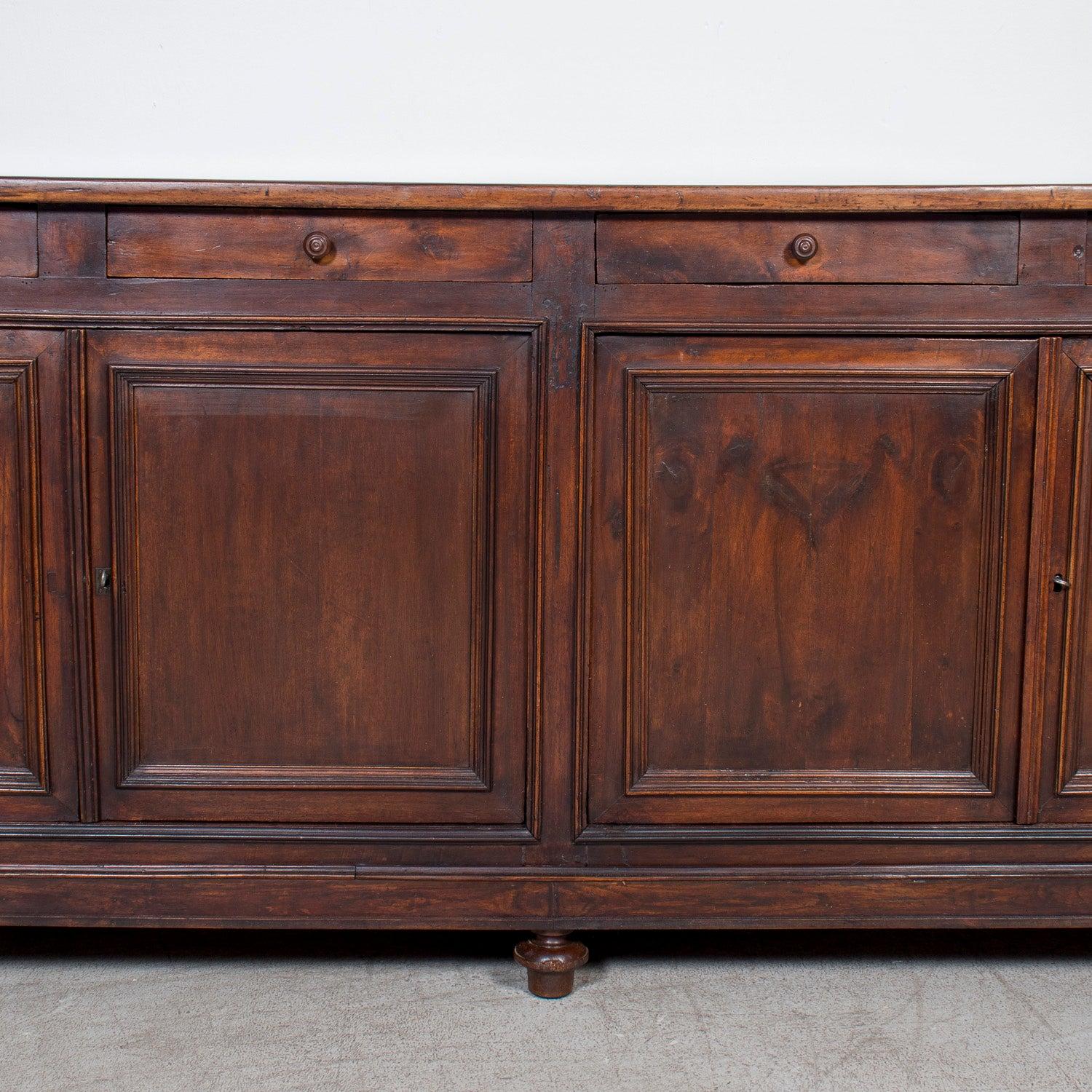 Buffet Enfilade en noyer de Normandie du 19ème siècle de style Louis XVI en vente 3