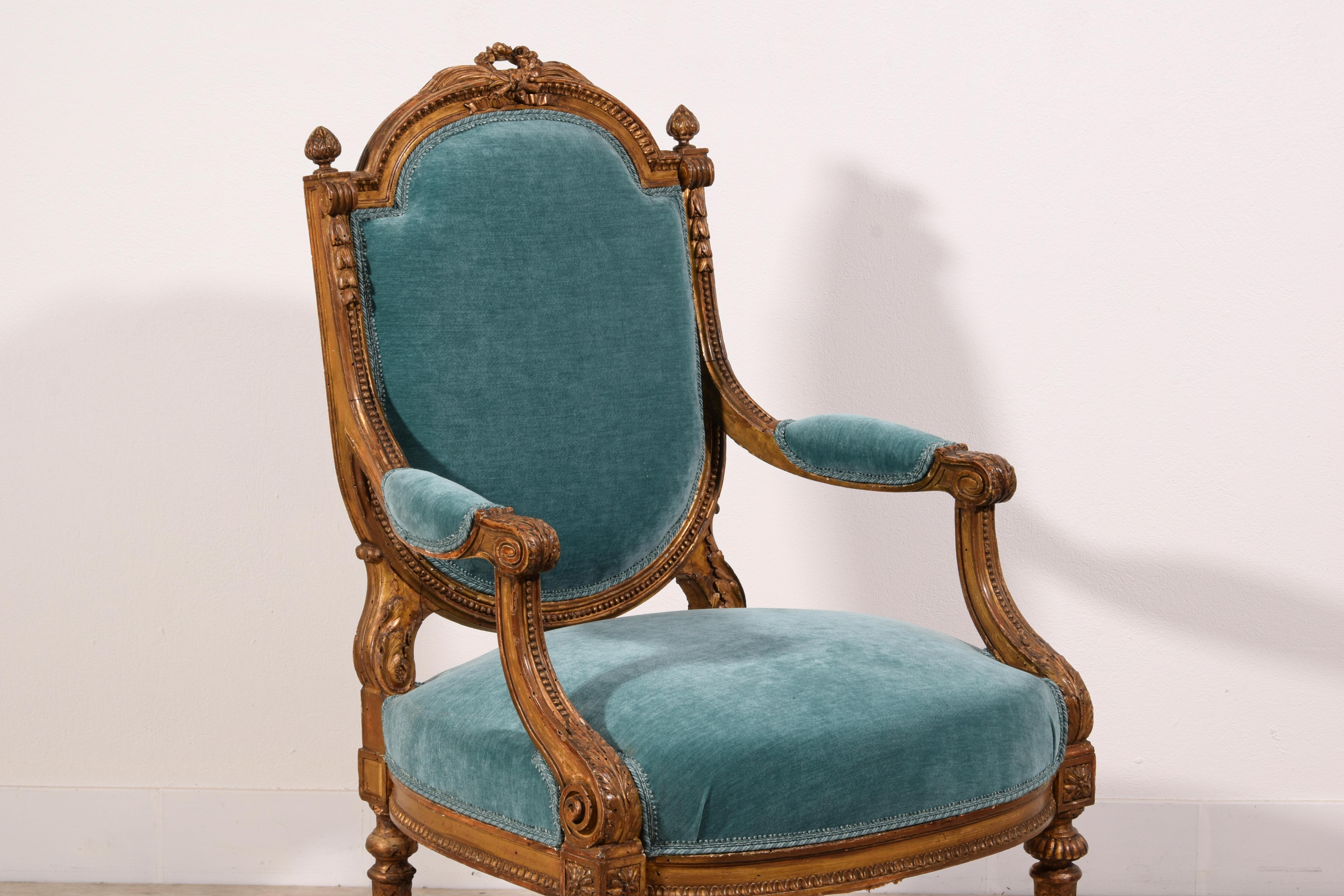Intagliato a mano Poltrona in legno francese in stile Luigi XVI del XIX secolo in vendita