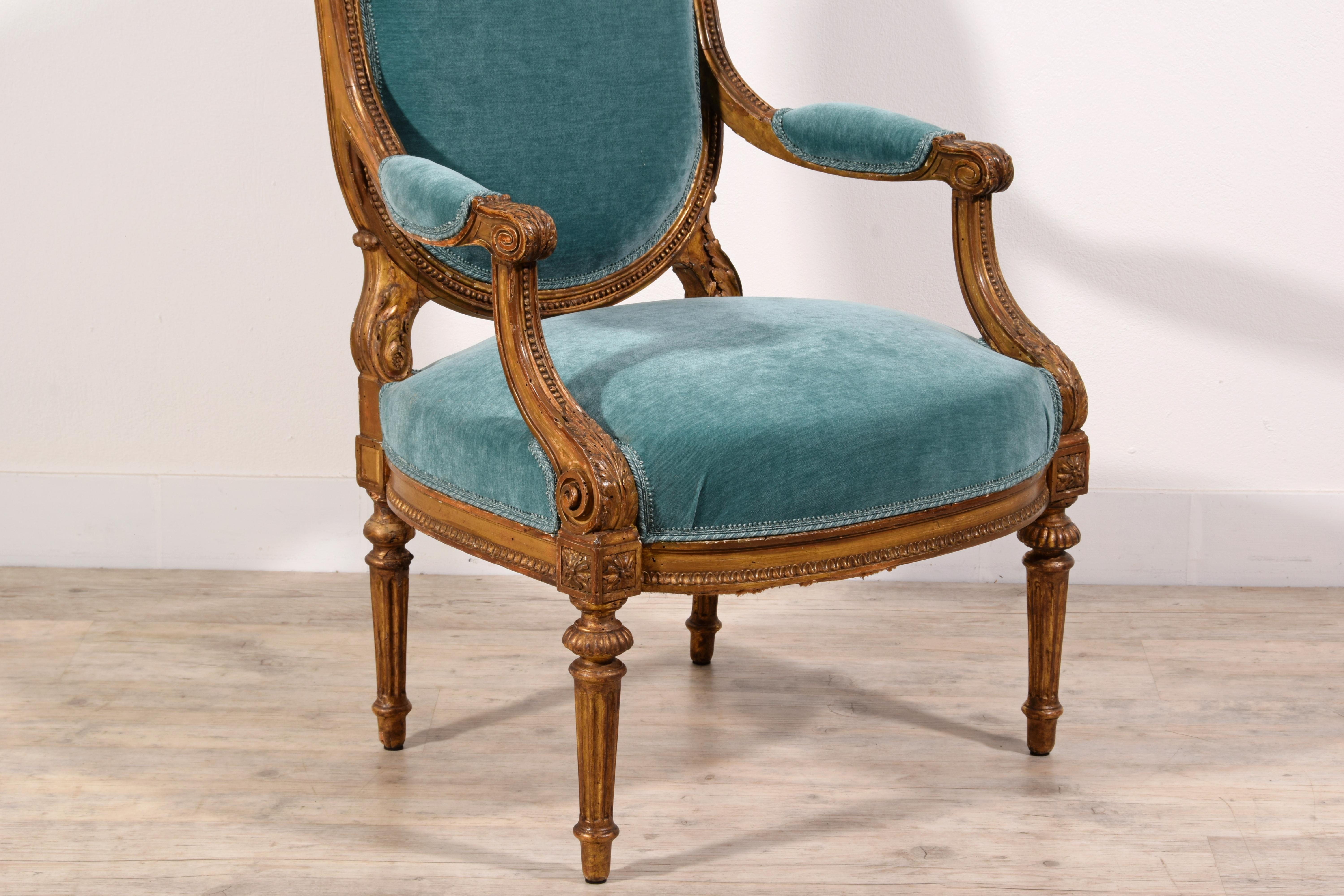 Legno Poltrona in legno francese in stile Luigi XVI del XIX secolo in vendita