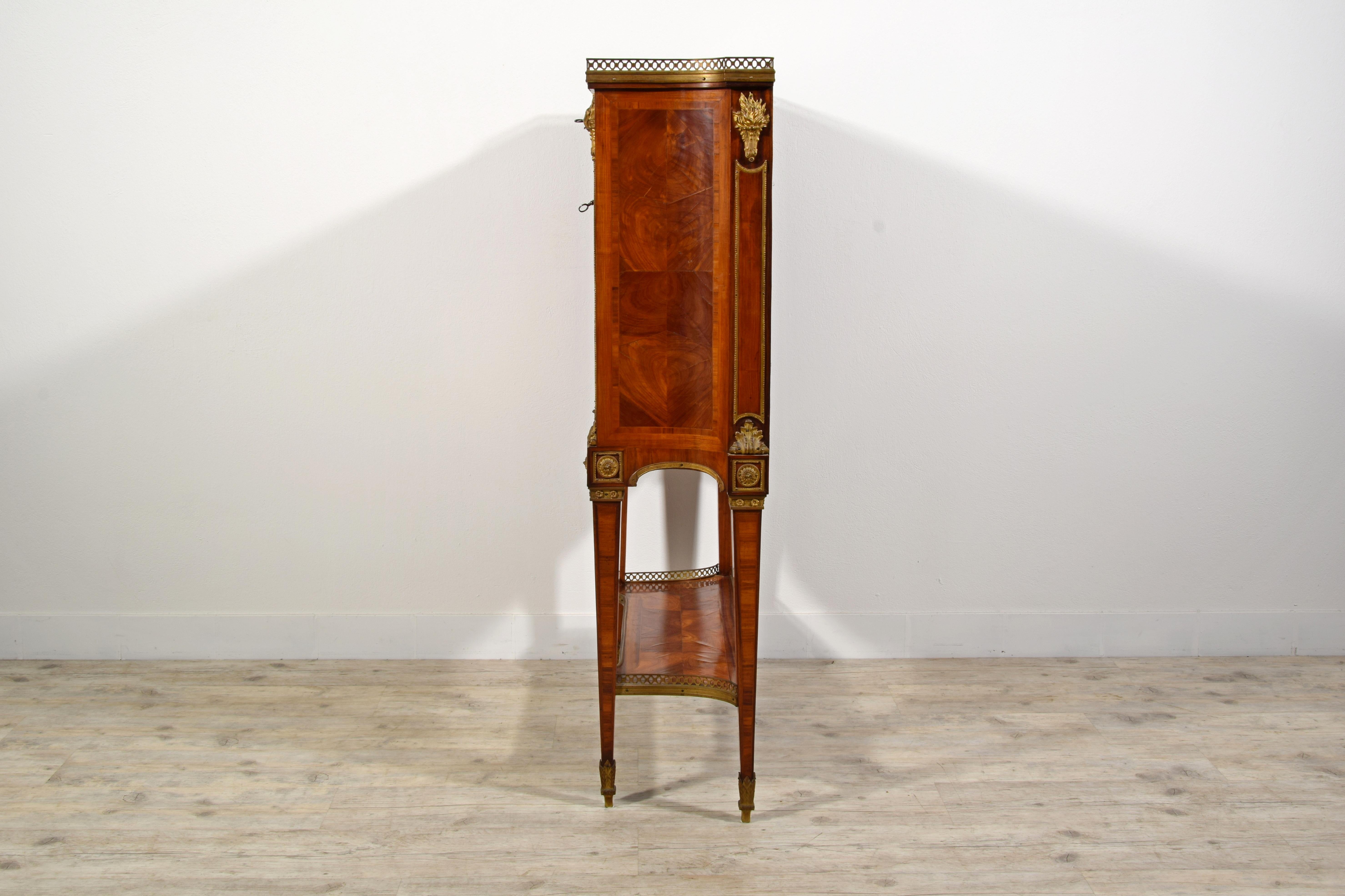 Französisches Sekretär-Sideboard aus Holz im Louis-XVI.-Stil des 19. Jahrhunderts  im Angebot 1