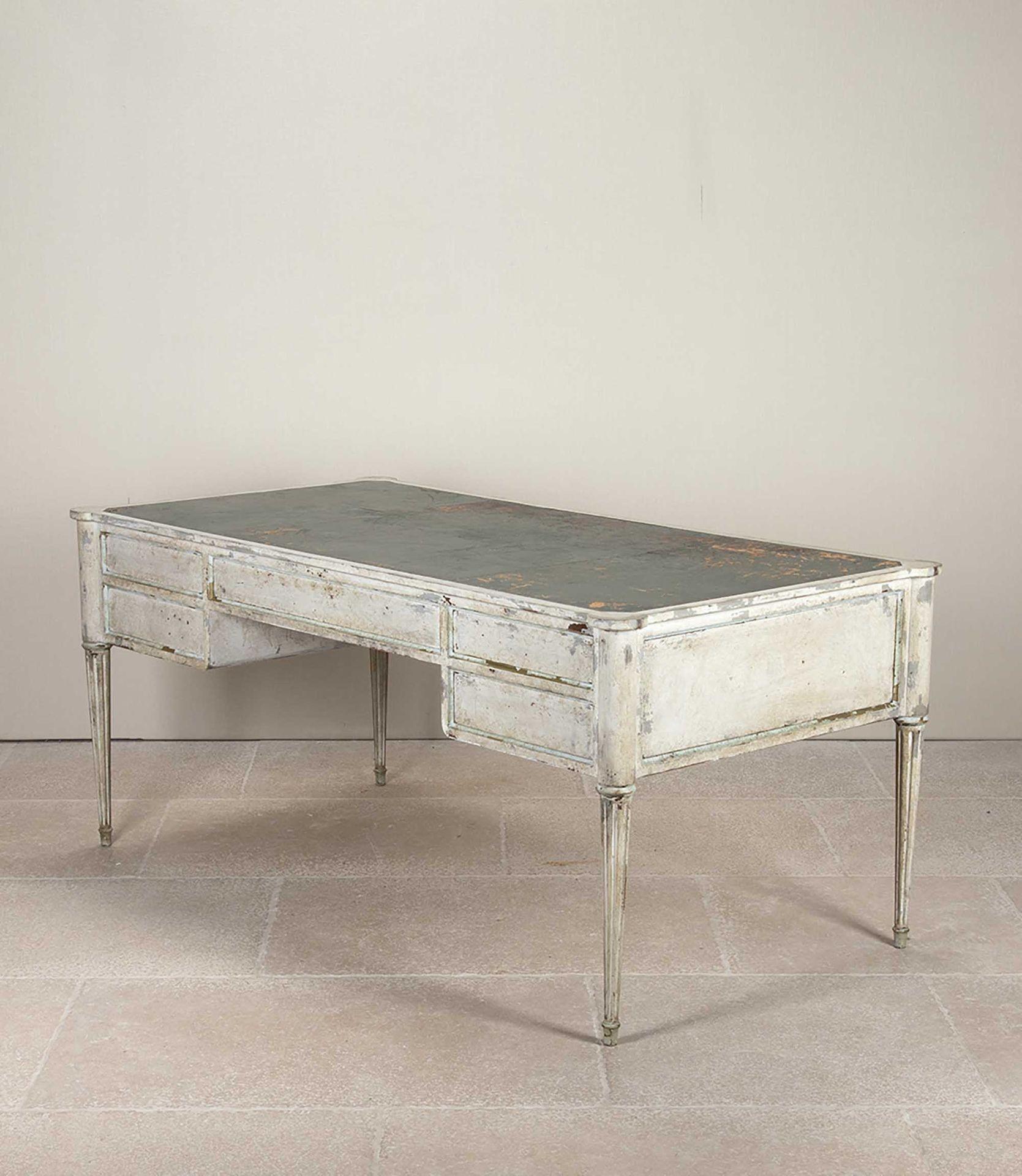 Mesa de escritorio francesa estilo Luis XVI del siglo XIX en venta 1