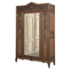 19. Jahrhundert Französisch Louis XVI Nussbaum Kleiderschrank